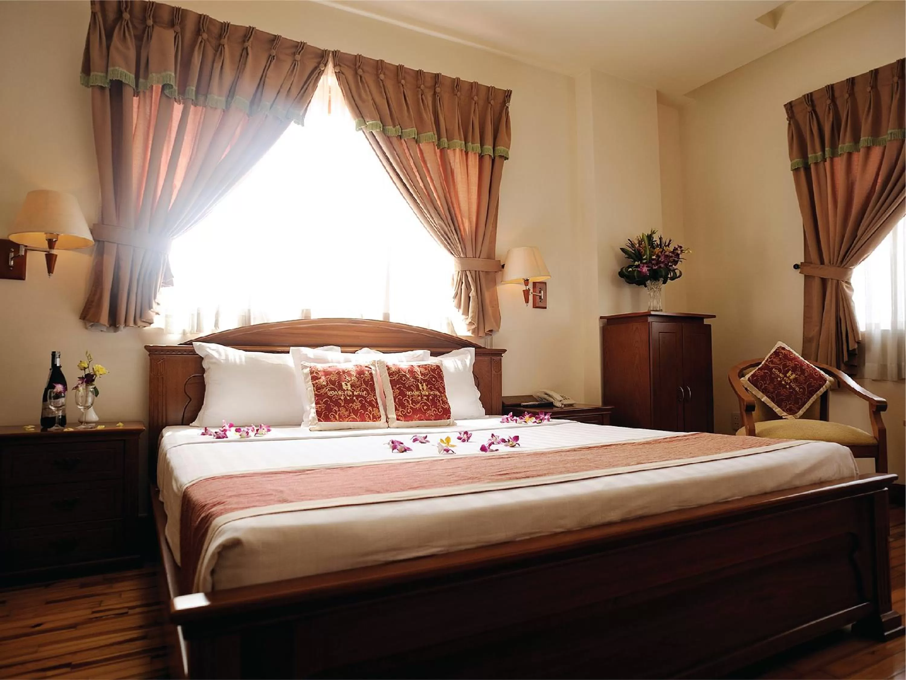 Photo of the whole room, Bed in Hoang Yen Hotel