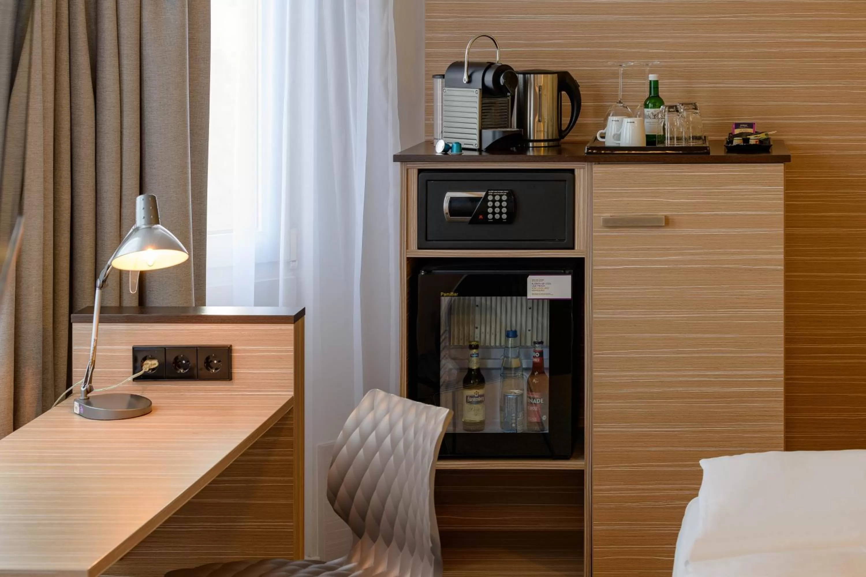 Coffee/tea facilities, Bed in Mercure Hotel Stuttgart Gerlingen