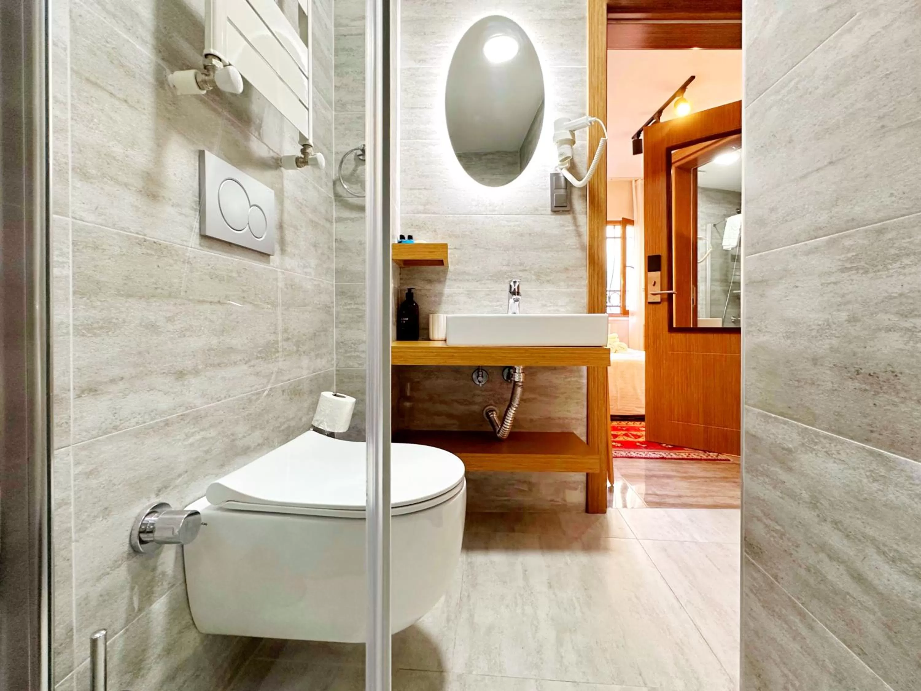 Shower in Sultan Pier Hotel