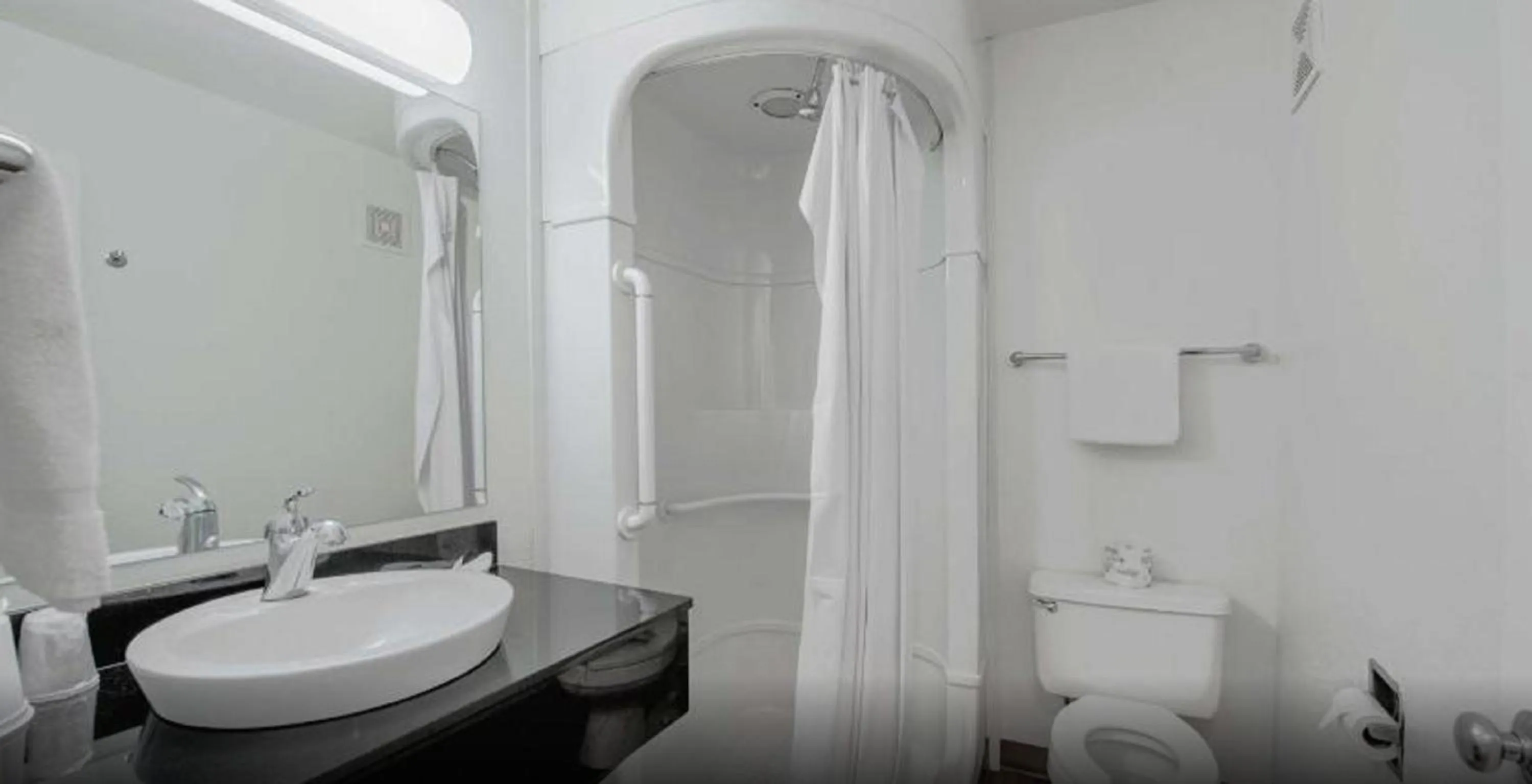 Bathroom in Motel 6 Fort Worth, Tx - Stockyards