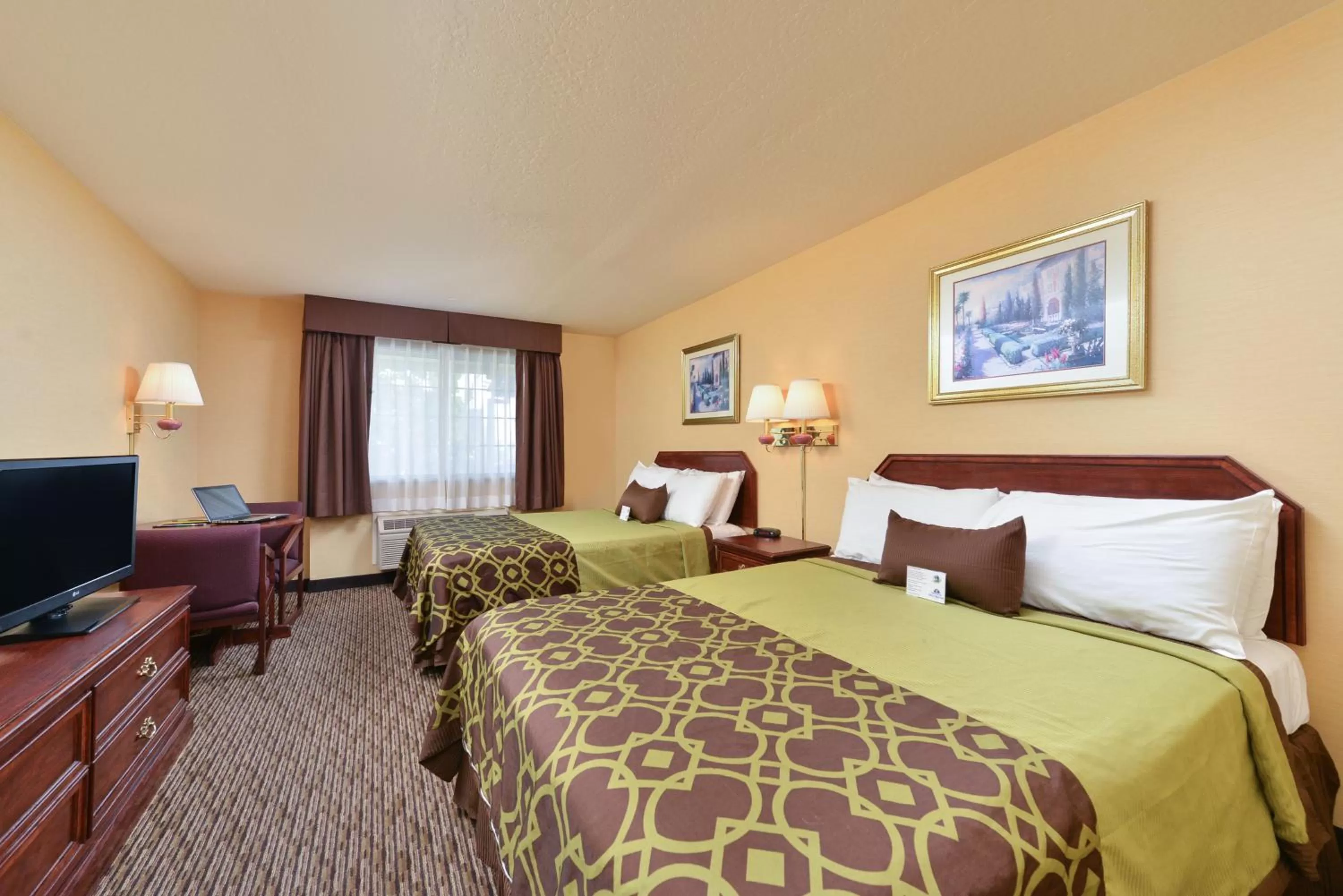 Photo of the whole room, Bed in Americas Best Value Inn San Jose Convention Center