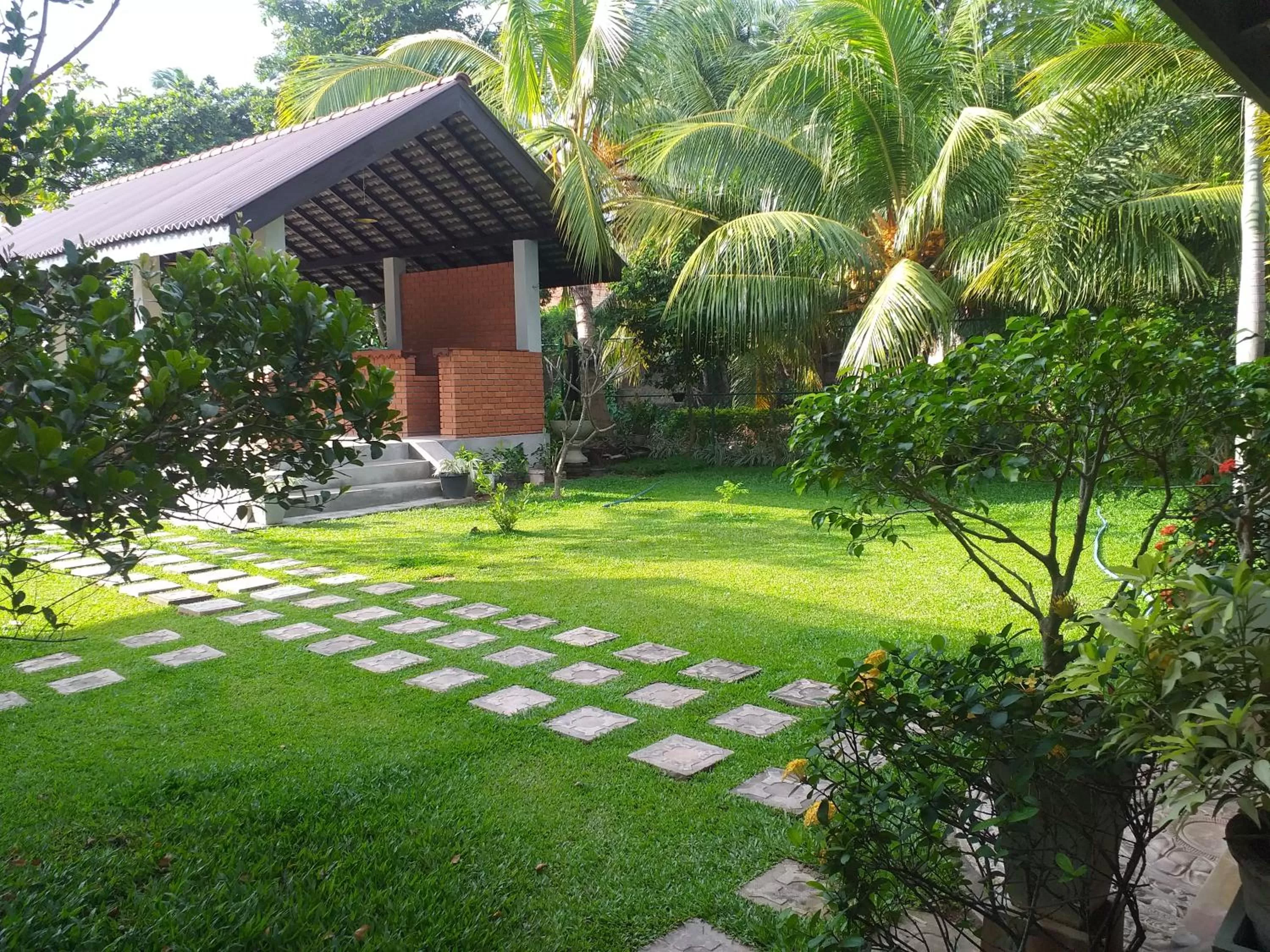 Restaurant/places to eat, Garden in Green Wood Villa Negombo