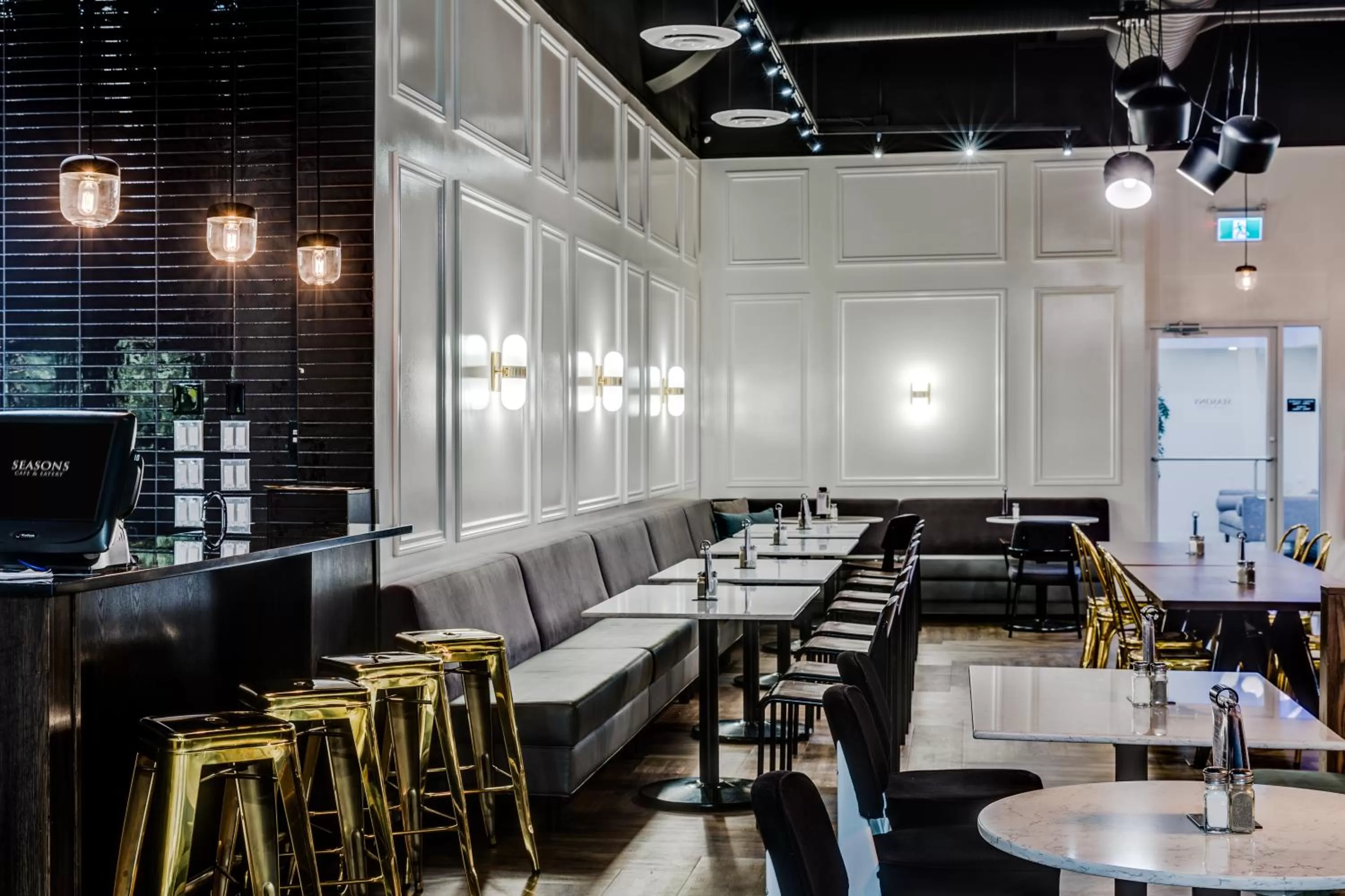 Restaurant/places to eat in Heritage Inn Hotel & Convention Centre - Brooks