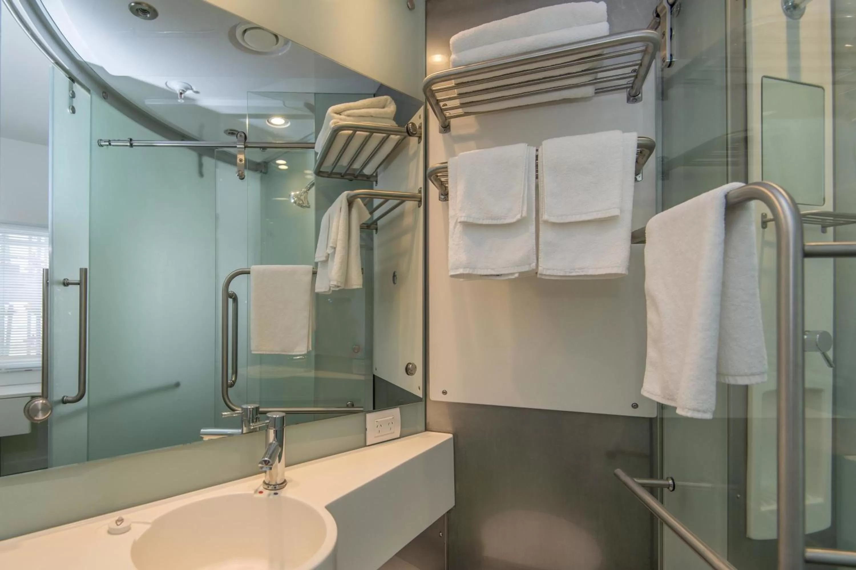 Bathroom in BreakFree on Cashel, an Accor Hotel