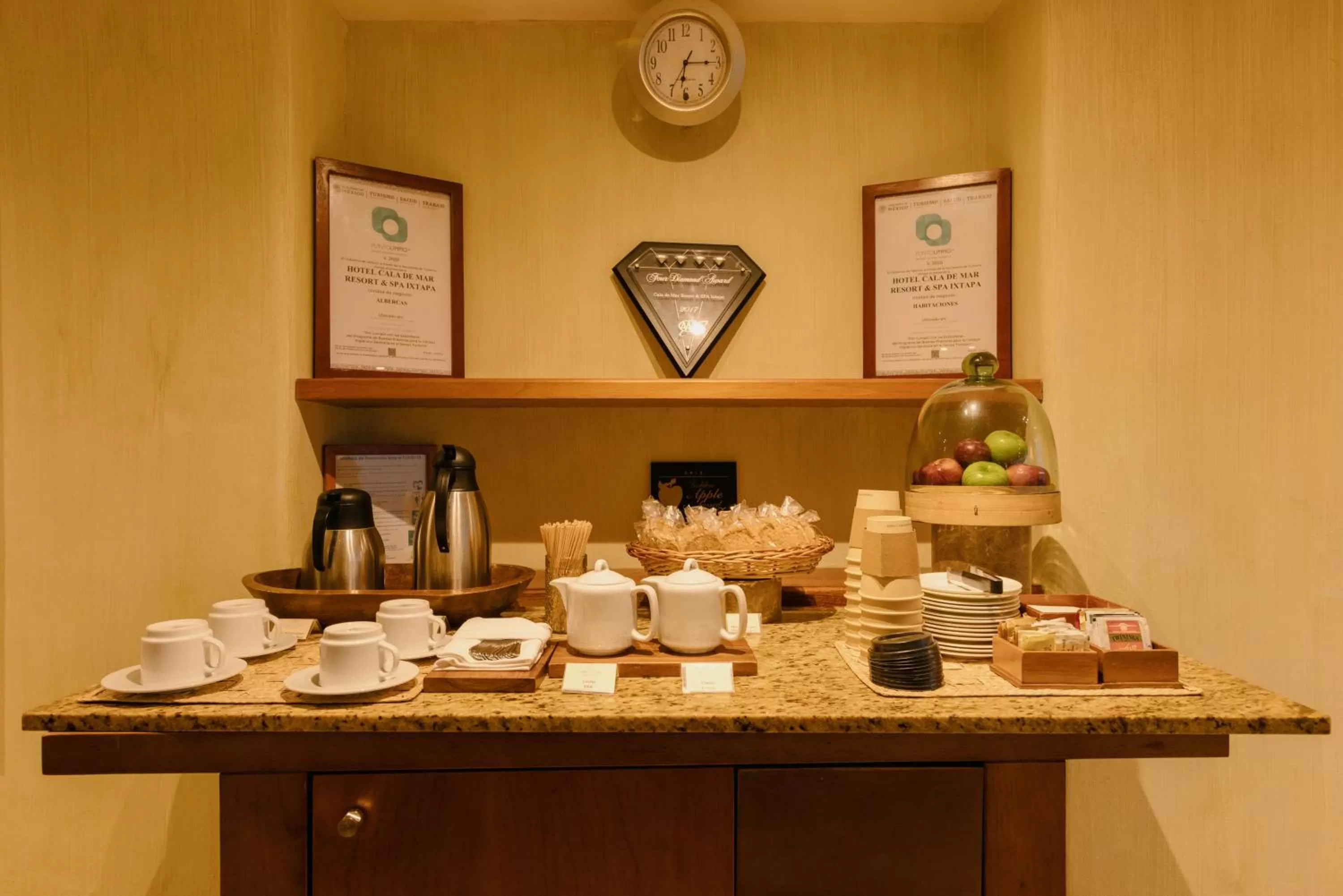 Coffee/tea facilities in Cala de Mar Resort & Spa Ixtapa