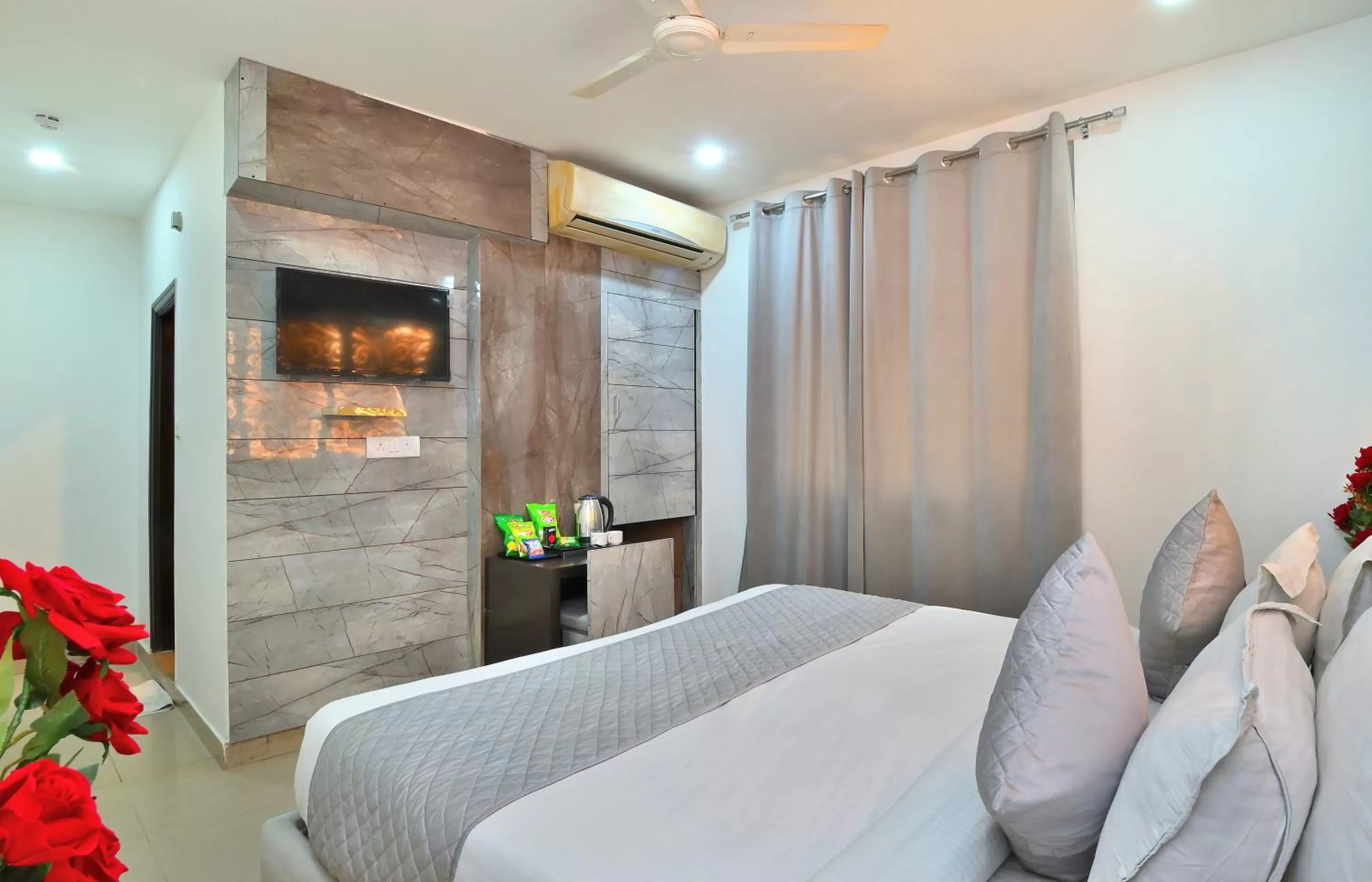 Bed in The Bella Vista -Traveler's choice awarded