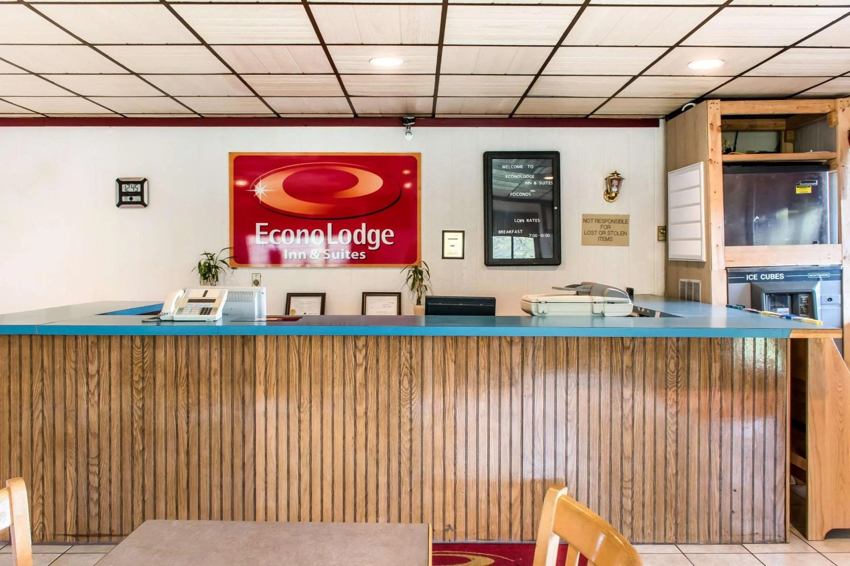 Lobby or reception in Econo Lodge Inn & Suites Lake Harmony - Pocono Mountains Area