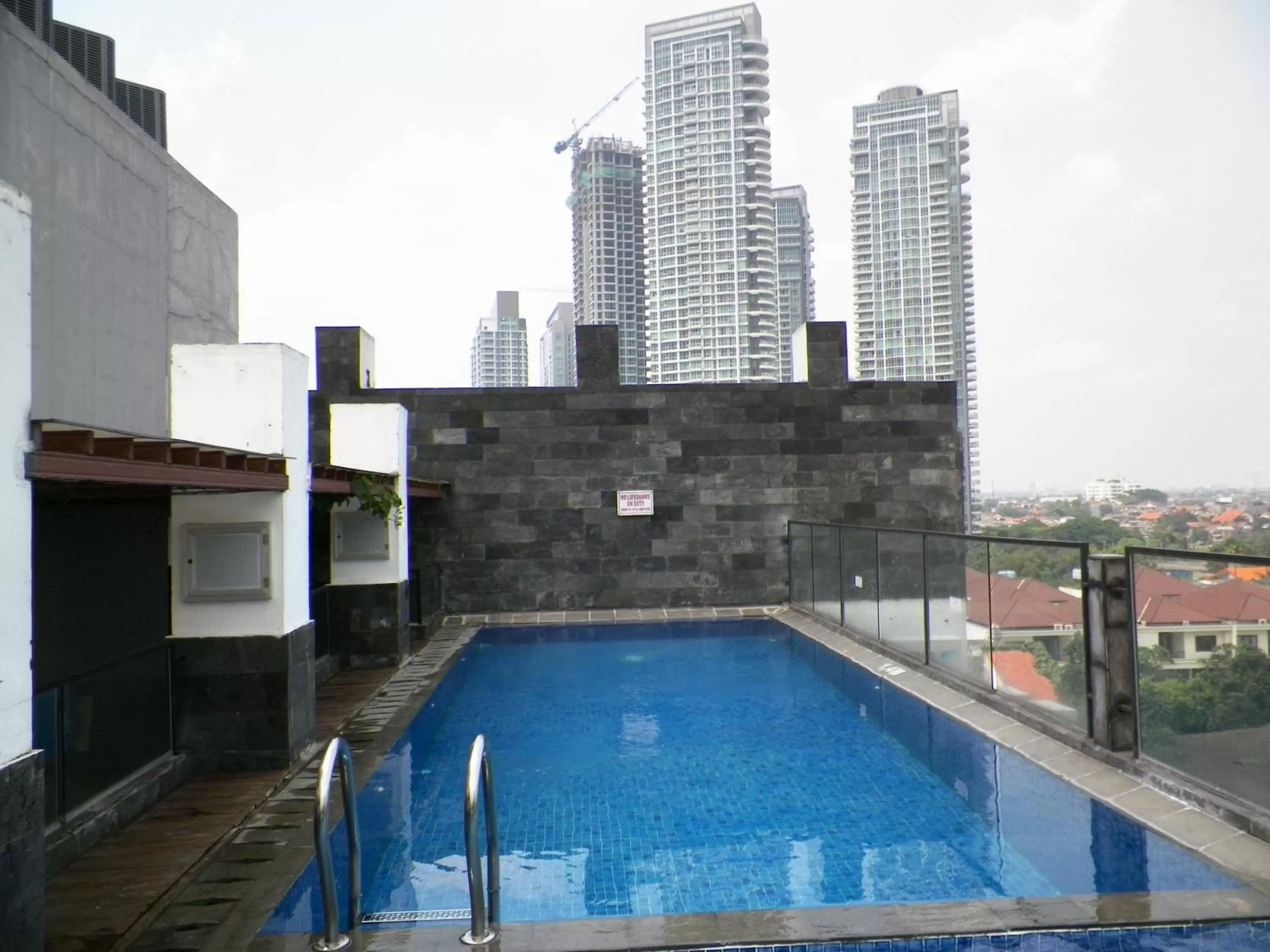 Swimming pool in Liberta Hotel Kemang