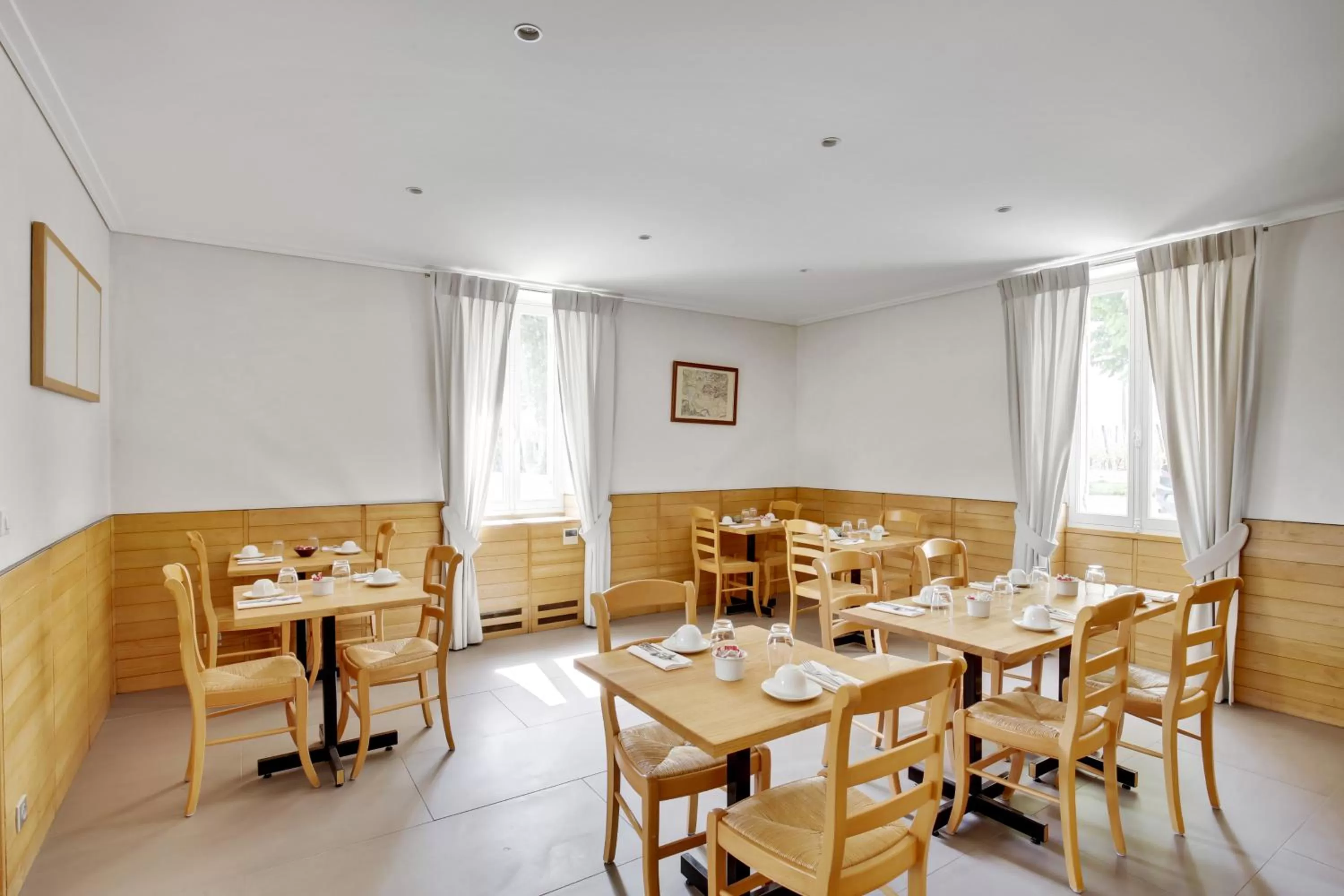 Dining area in Le logis de Valandraud