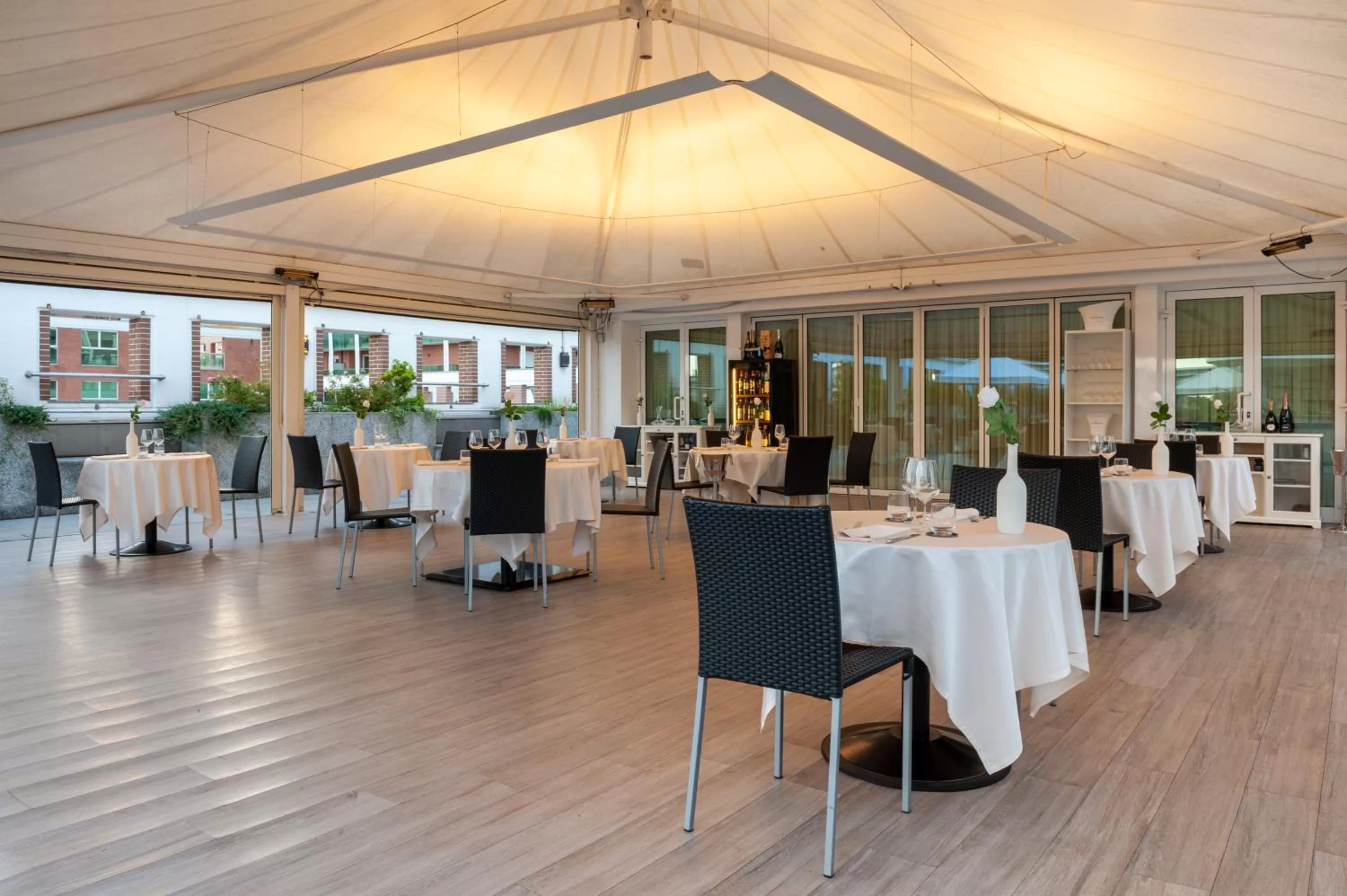 Restaurant/places to eat in Agora' Palace Hotel