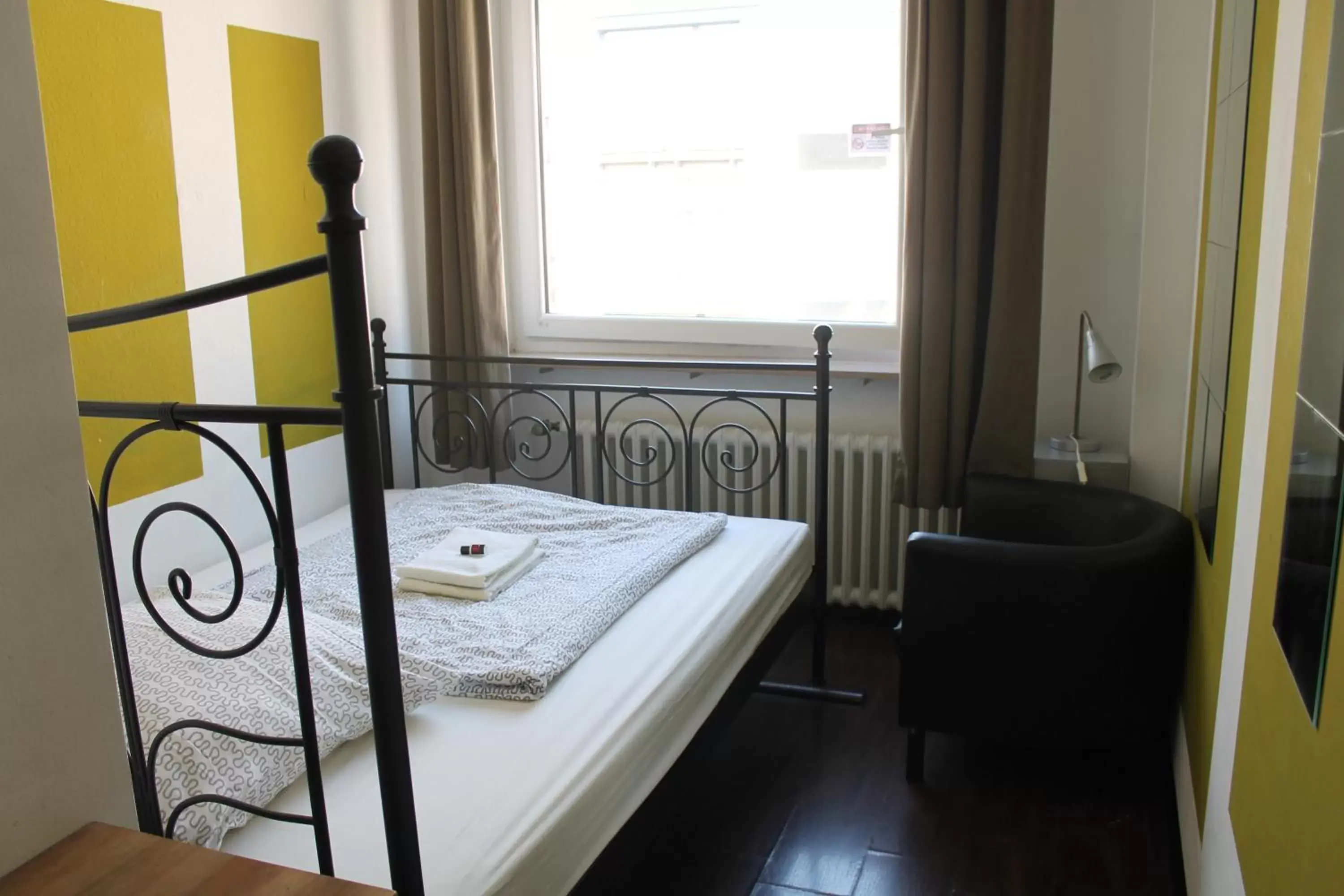 Single Room with Bathroom - single occupancy in Station - Hostel for Backpackers Single Room with Bathroom - single occupancy in Station - Hostel for Backpackers