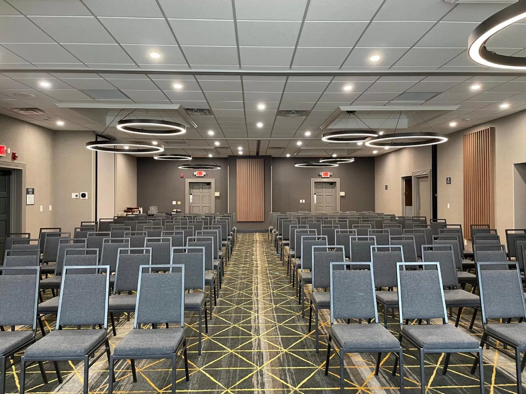 Meeting/conference room in Holiday Inn Cleveland-Mayfield by IHG