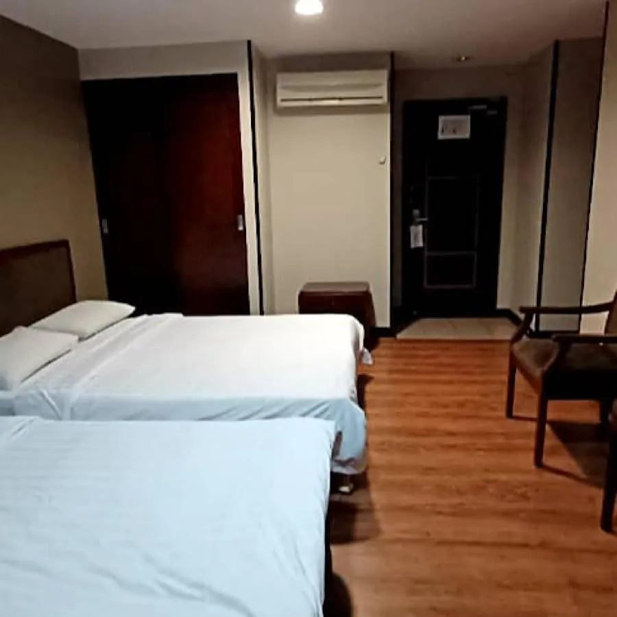 Bedroom, Bed in Hotel Sadong88
