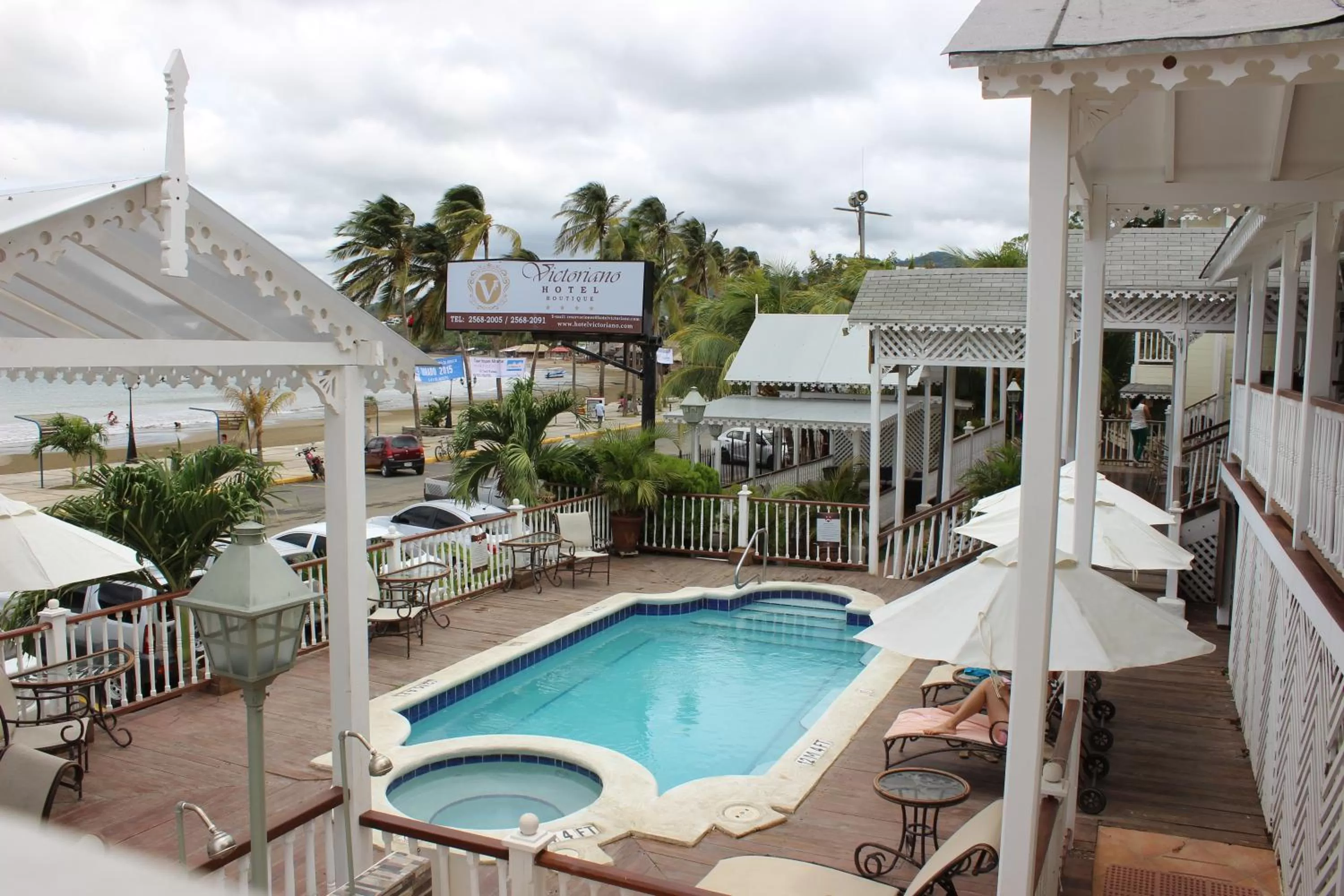 Swimming pool in Hotel Victoriano