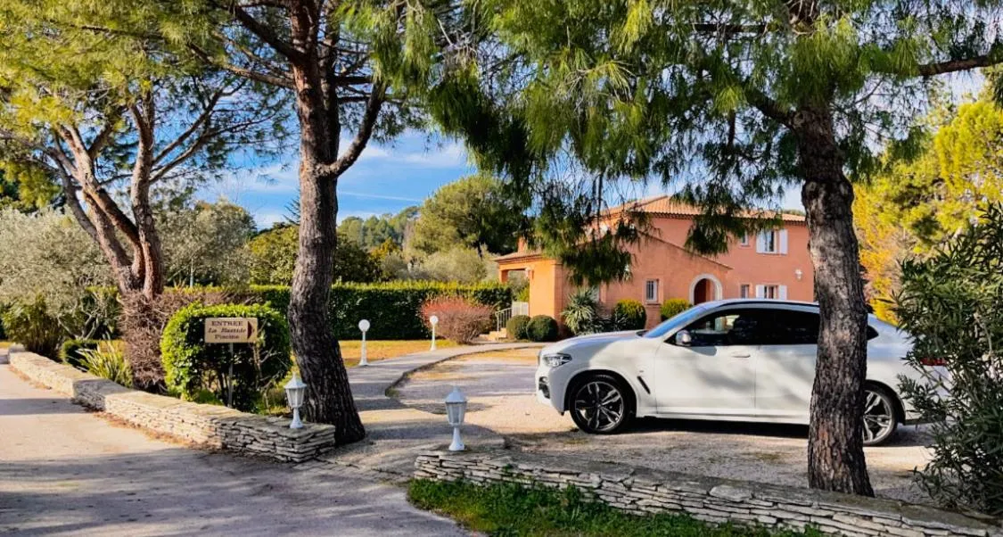 Property building in LOGIS HOTEL & RESTAURANT L'ETAPE Bouc Bel Air - Gardanne