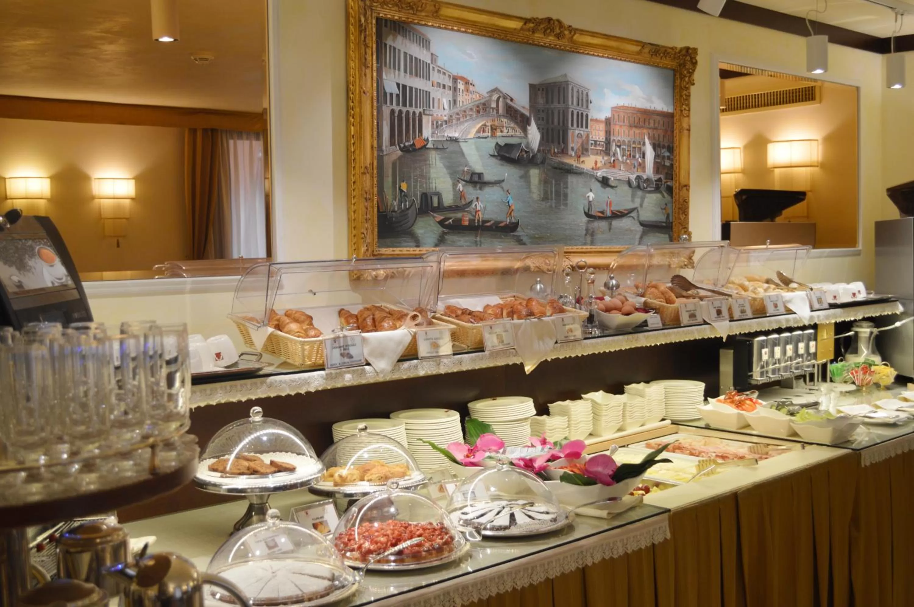 Restaurant/places to eat in Ai Mori d'Oriente