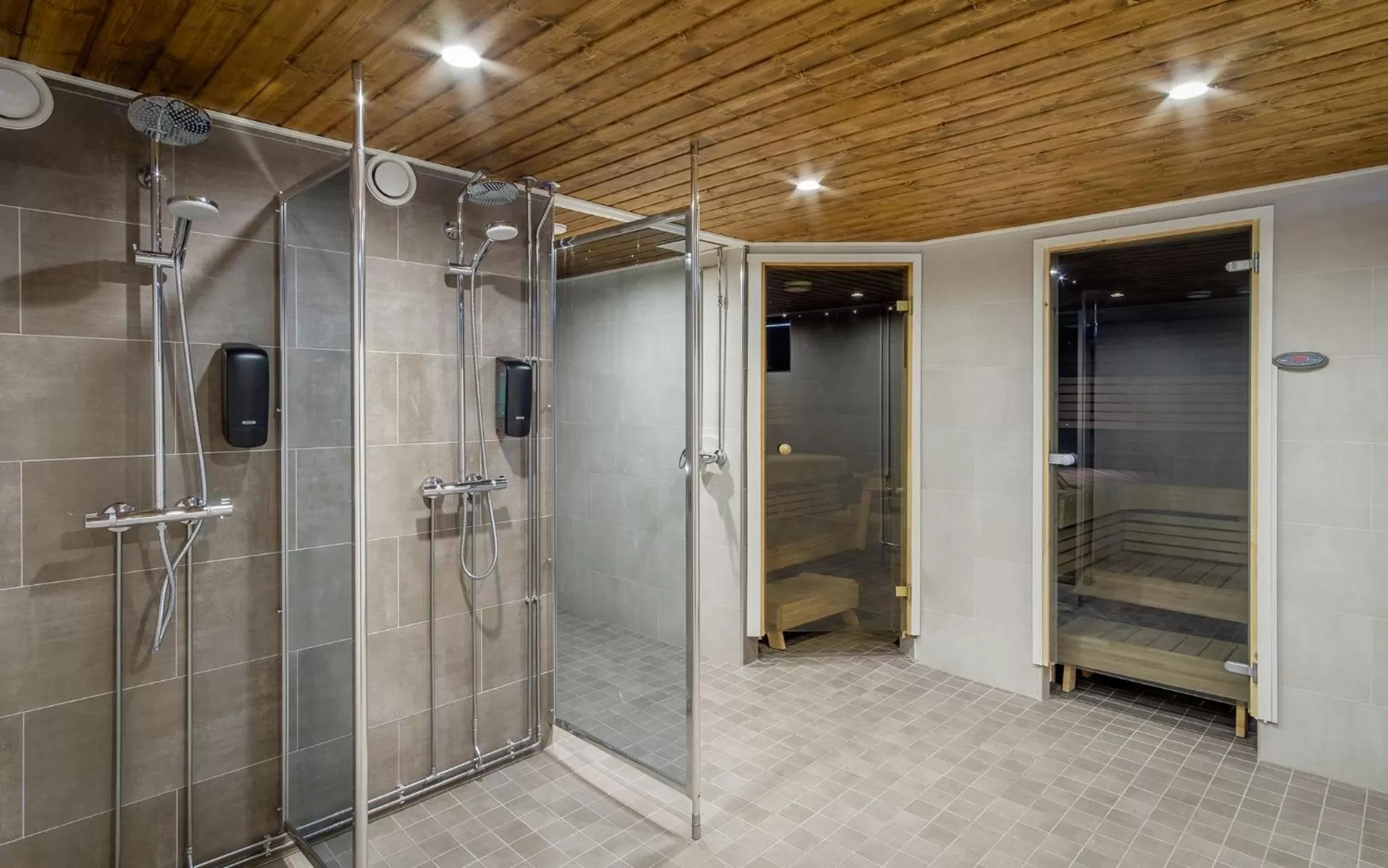 Shower in Kultahippu Hotel & Apartments