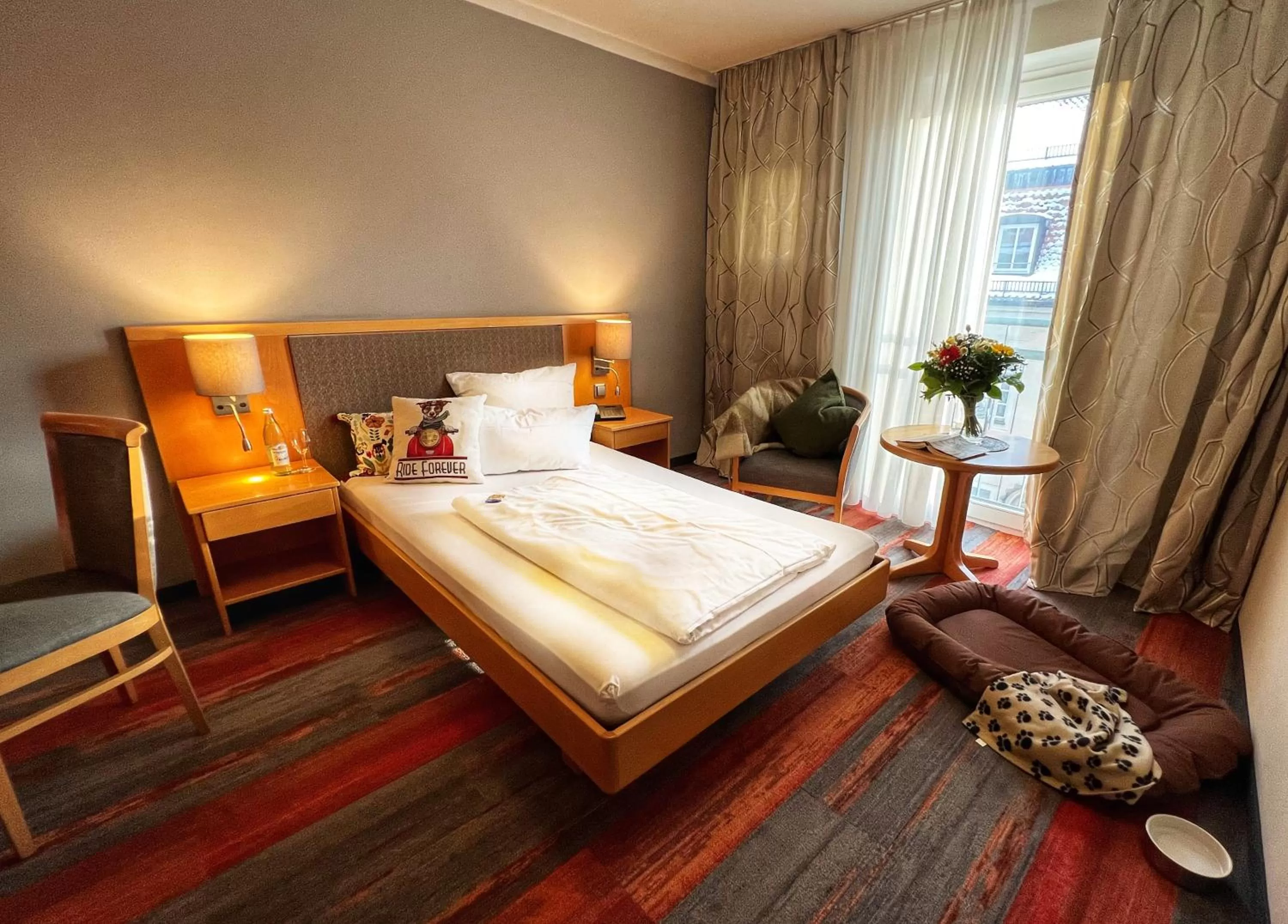 Property building, Bed in Hotel Prinz