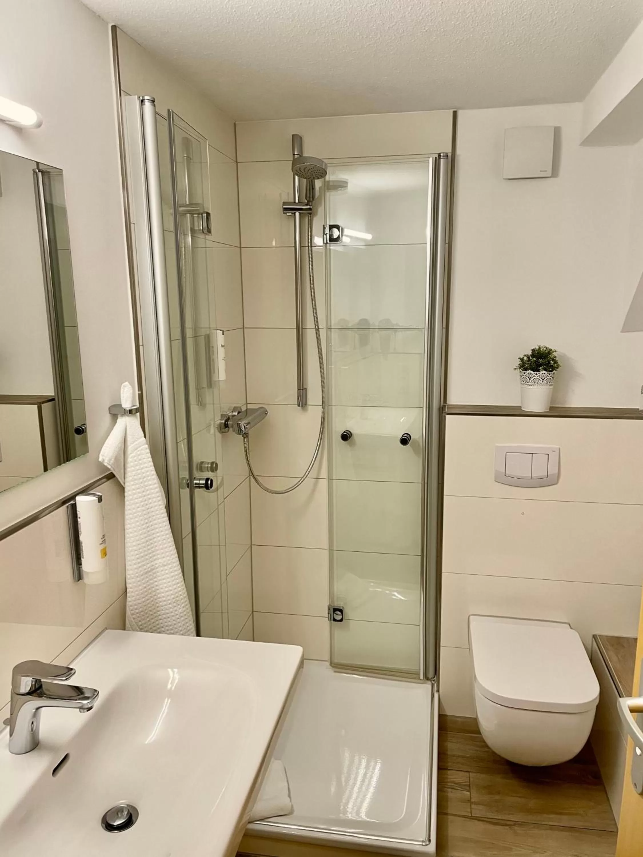 Bathroom in Gasthof Scharfe Kurve