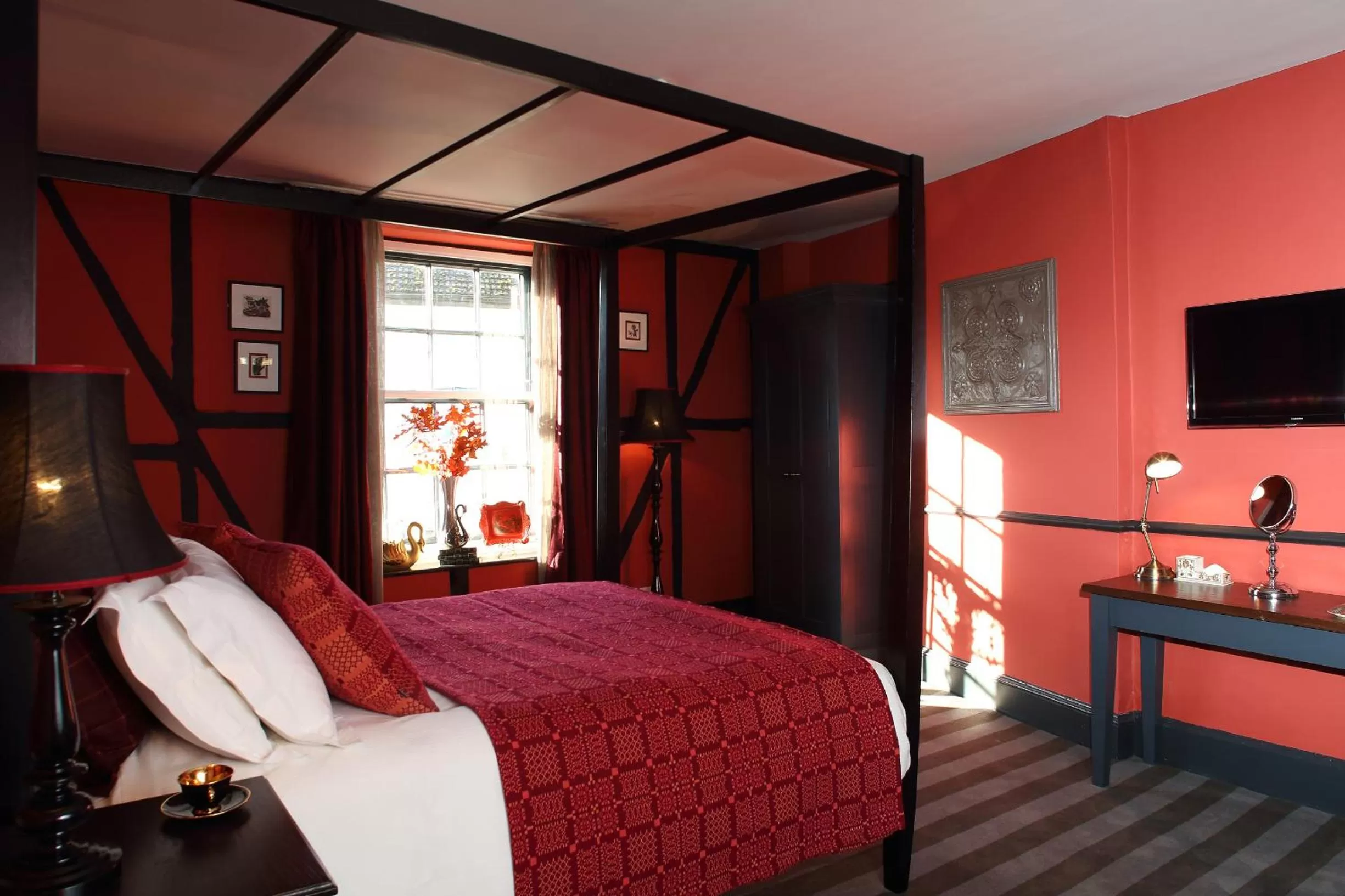 Bed in The Crown And Thistle, Abingdon