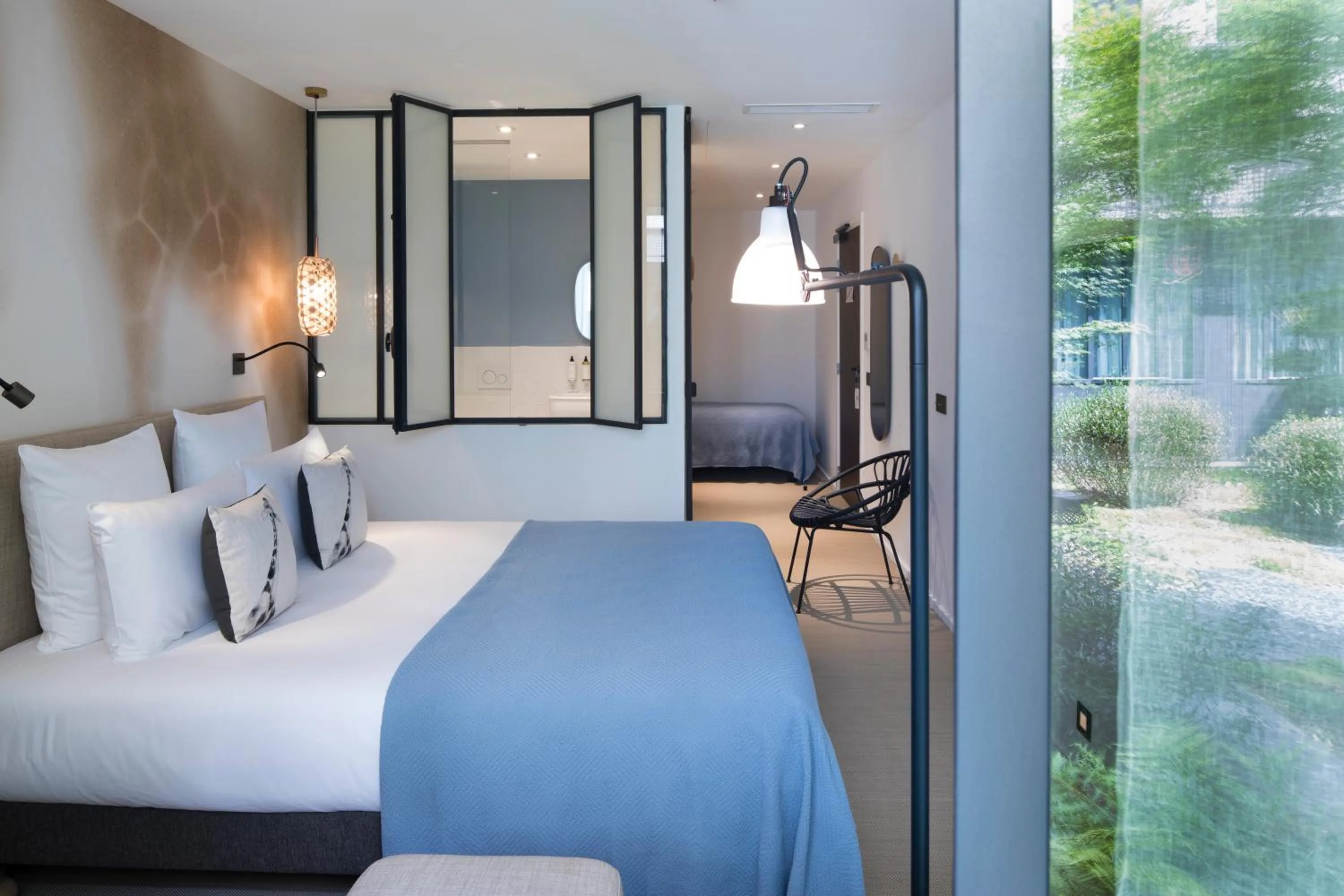 Photo of the whole room, Bed in Hôtel Les Deux Girafes