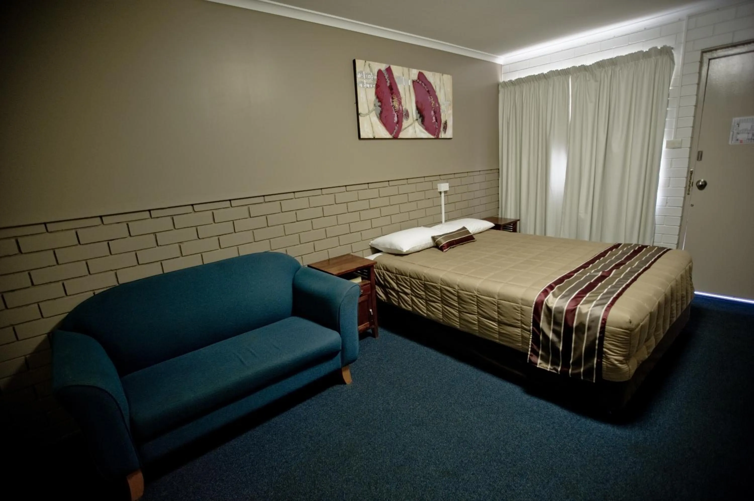 Photo of the whole room, Bed in Centrepoint Motor Inn