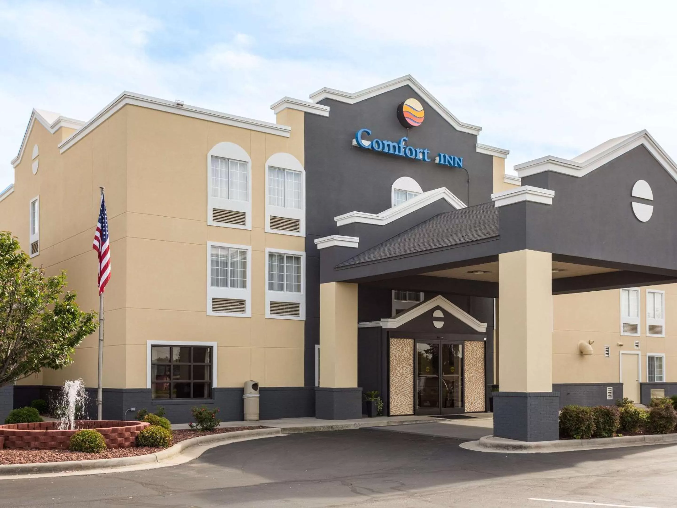 Property building in Comfort Inn Decatur Priceville