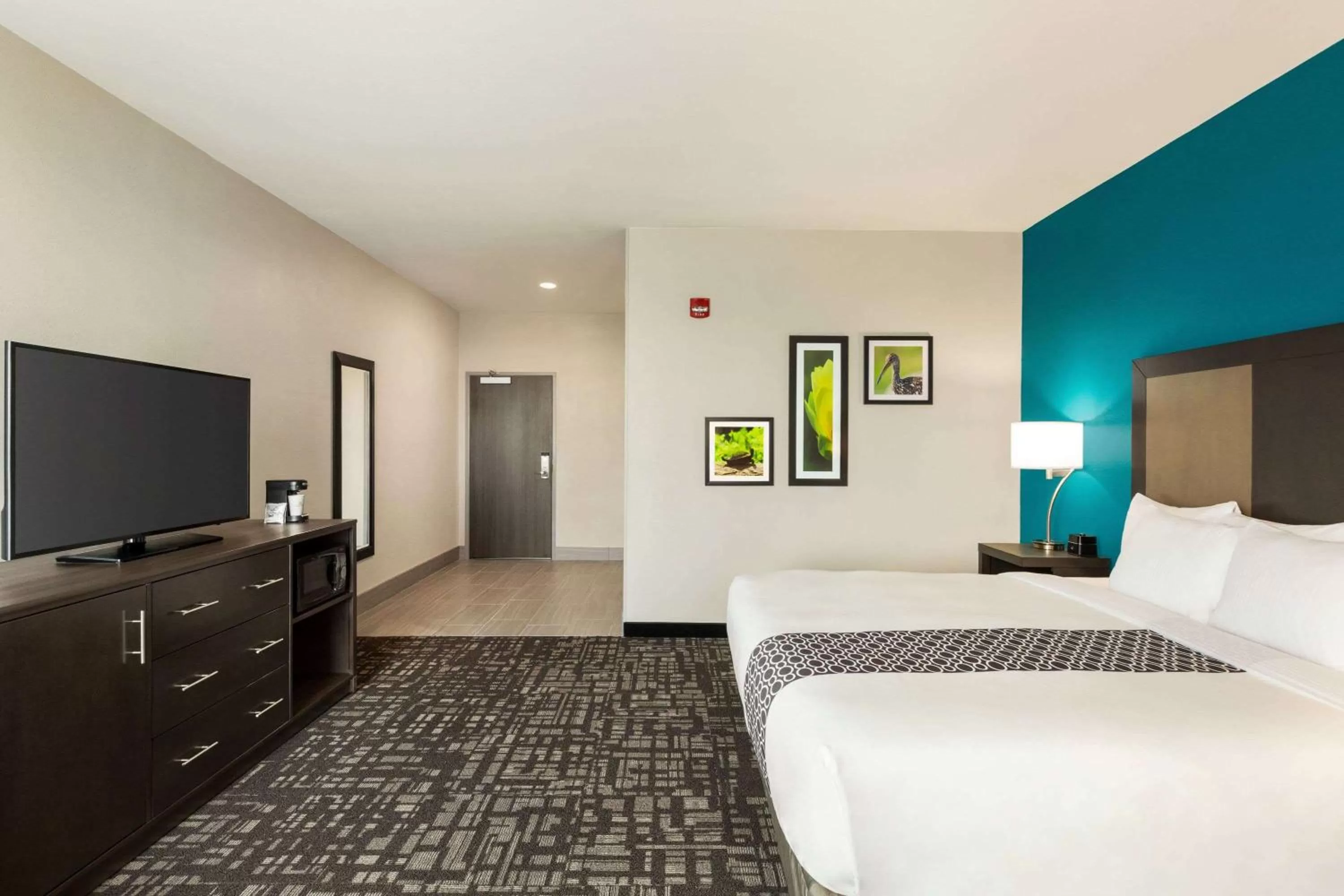 Photo of the whole room, Bed in La Quinta by Wyndham Gainesville