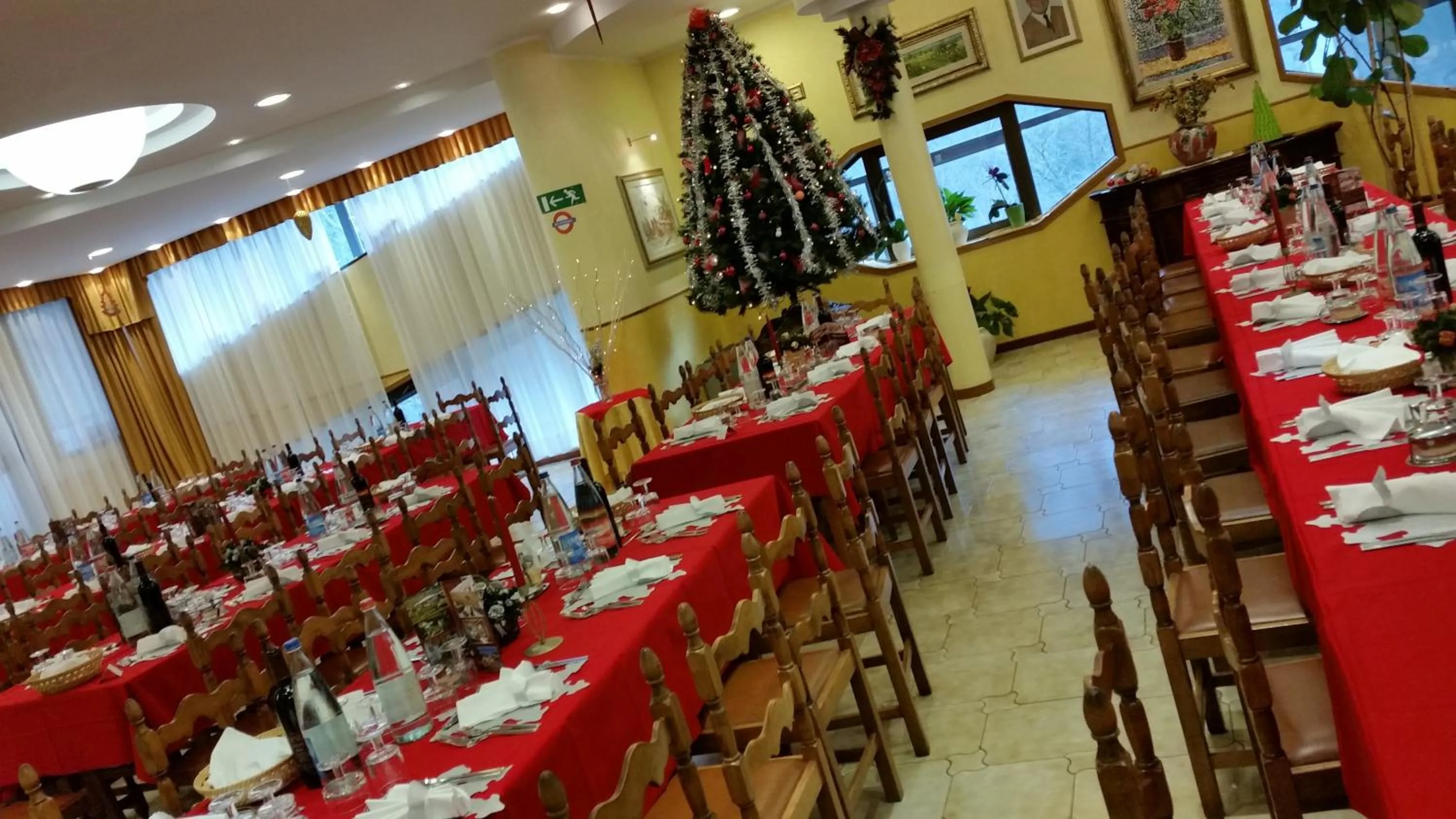 Restaurant/places to eat in Hotel Marrani
