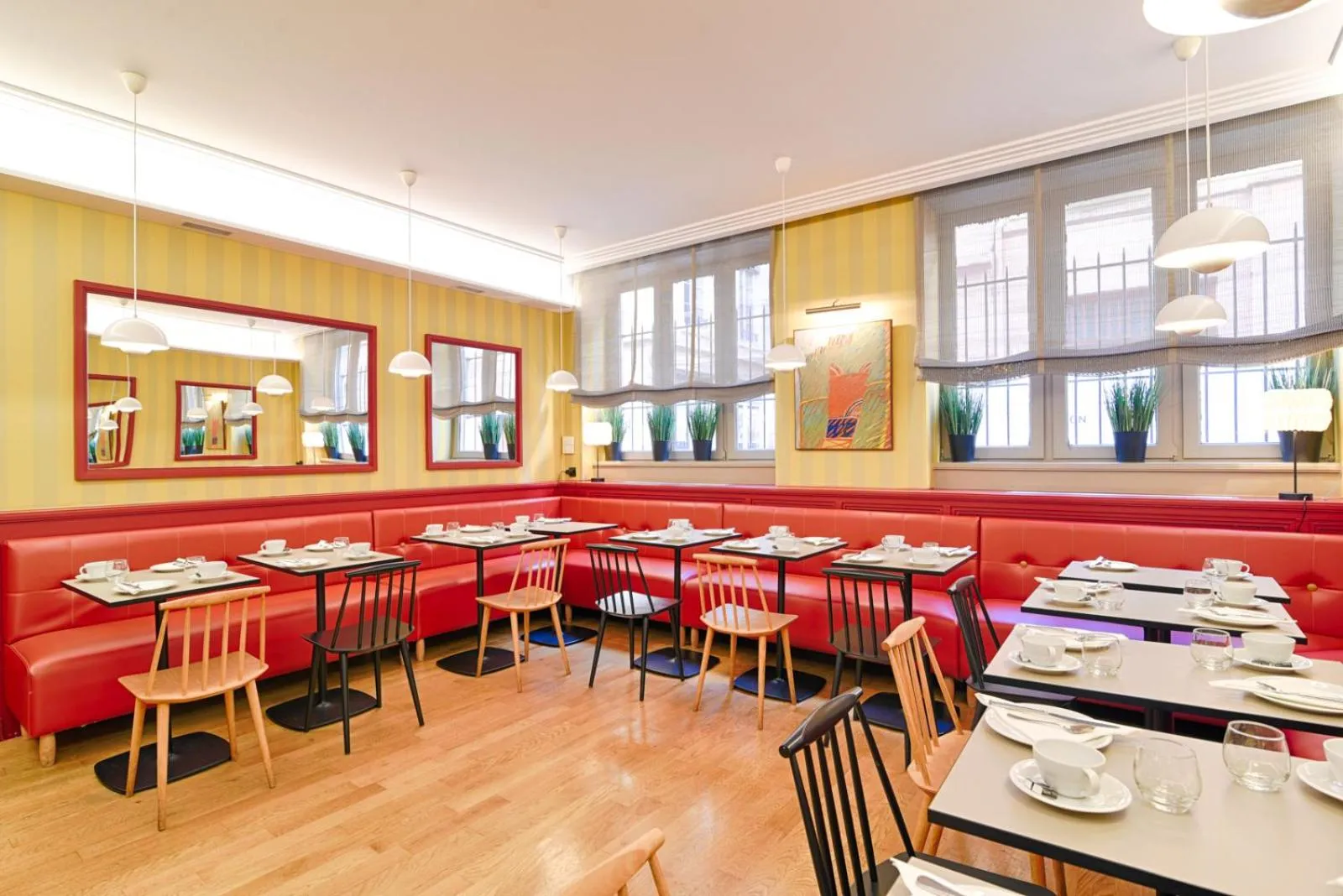 Continental breakfast in Hôtel Des Artistes