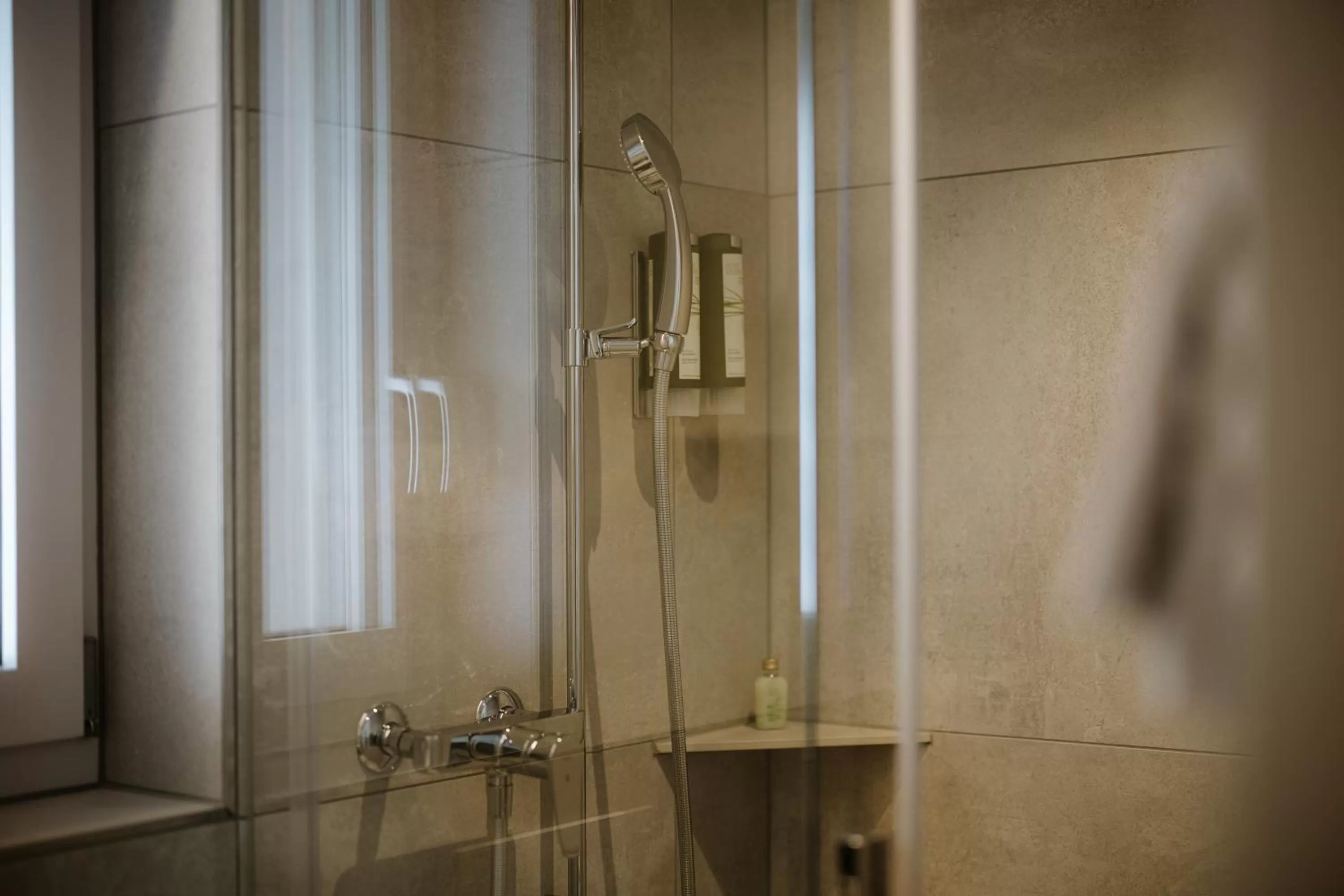 Shower in Berghotel Engstligenalp Adelboden