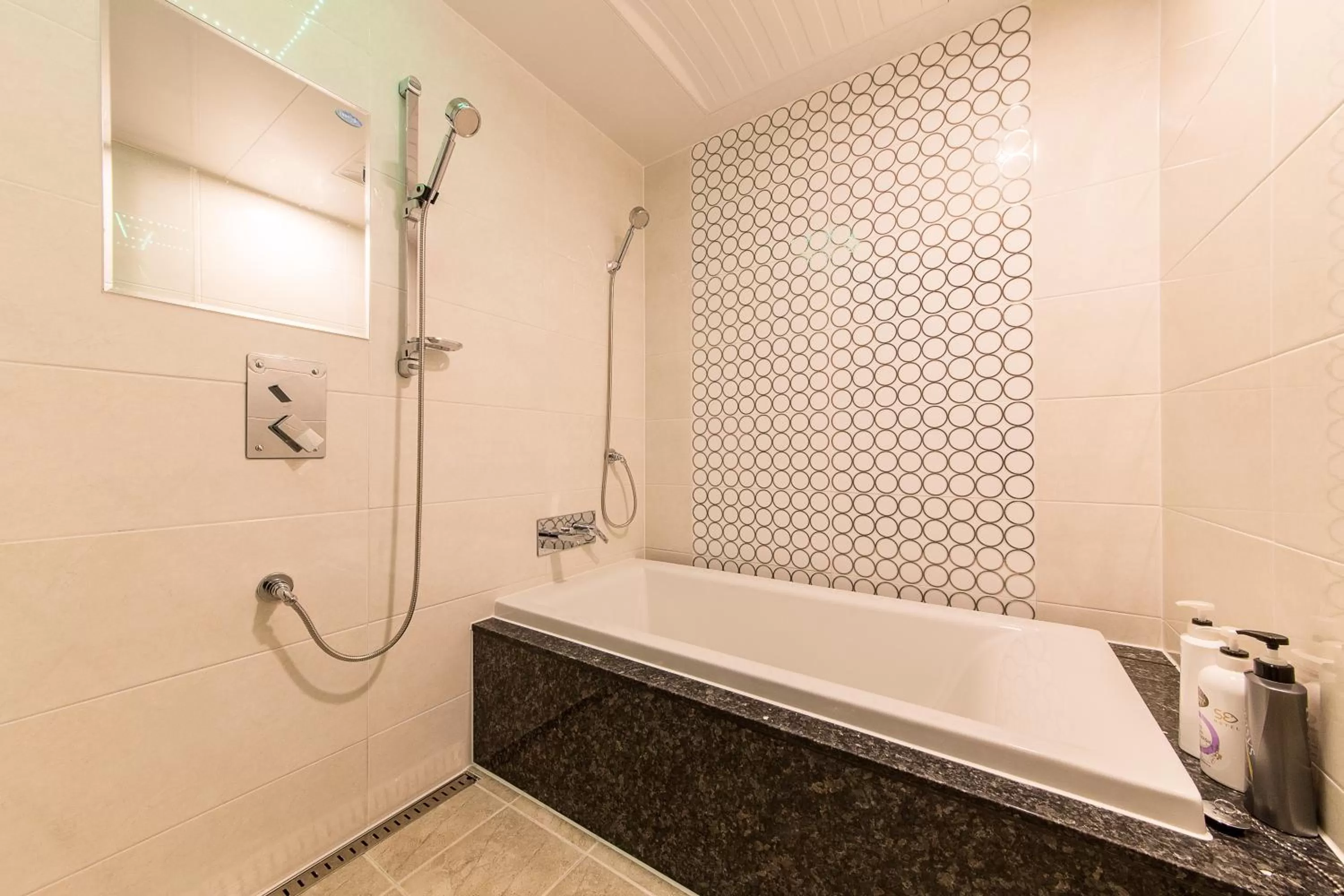 Hot Tub in Boutique Hotel SB Yeouido