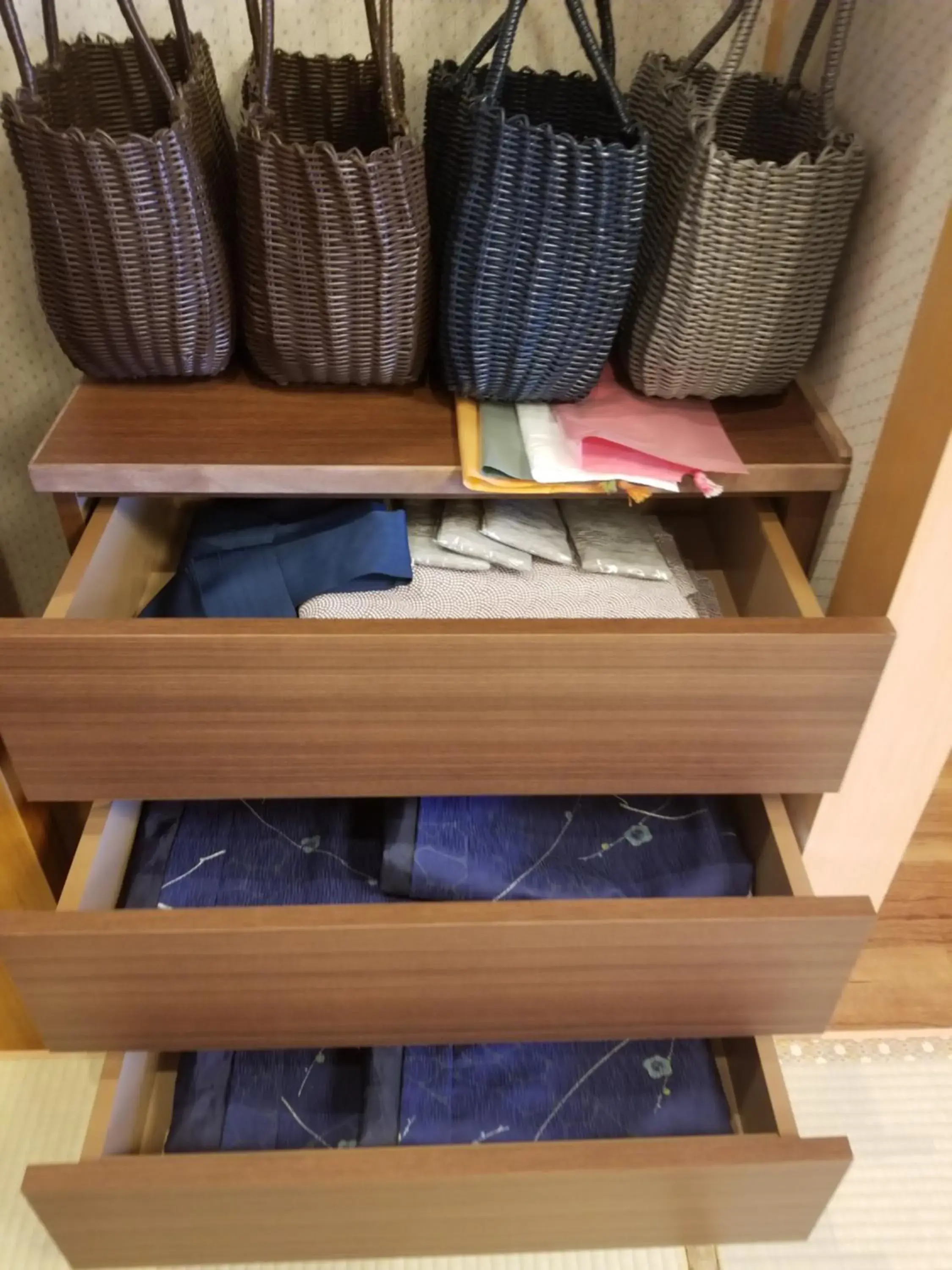 Deluxe Japanese-Style Room - Non-Smoking (5 Adult) in Hakodate Hotel Banso Deluxe Japanese-Style Room - Non-Smoking (5 Adult) in Hakodate Hotel Banso