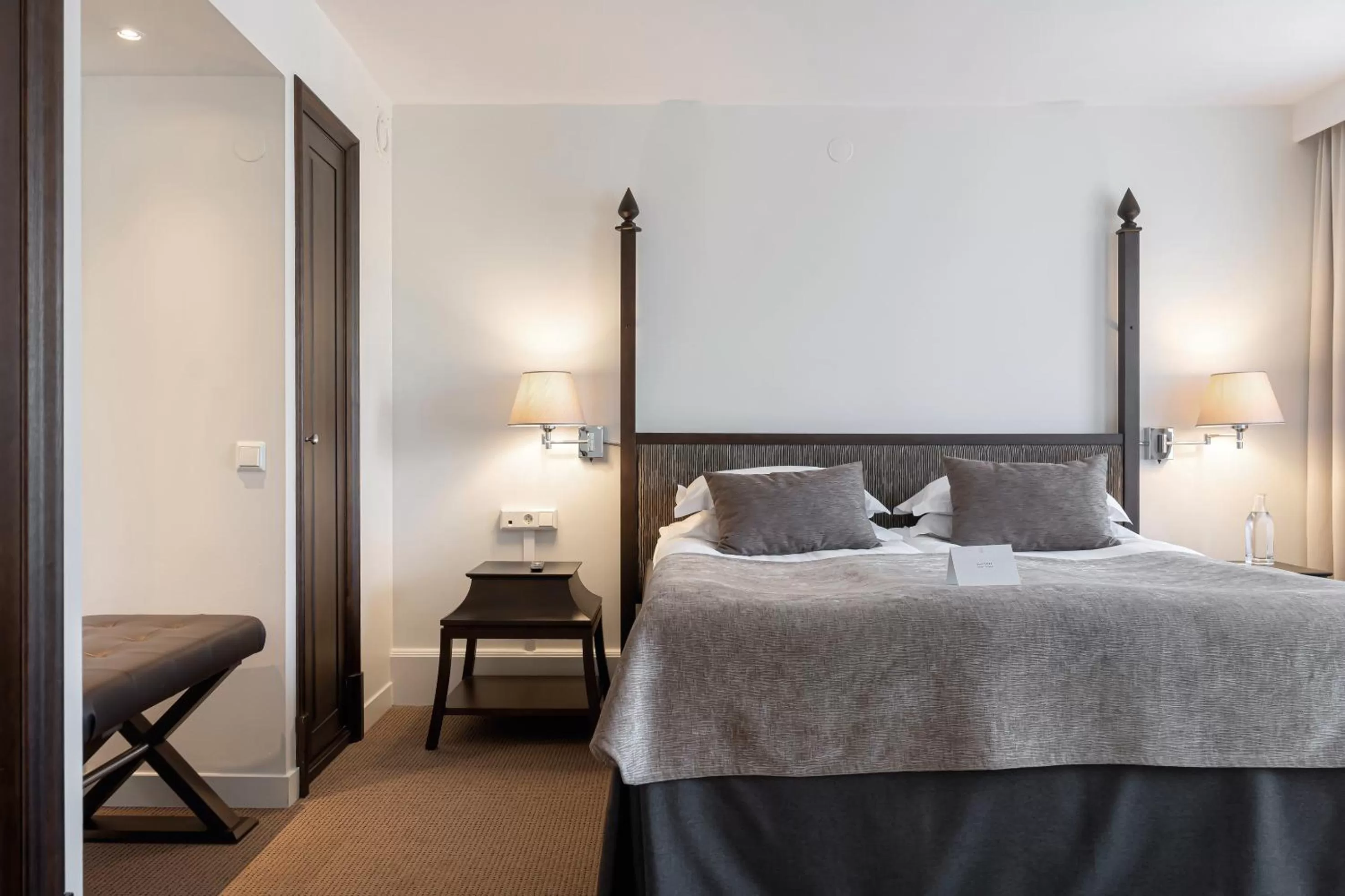 Bed in Elite Park Avenue Hotel