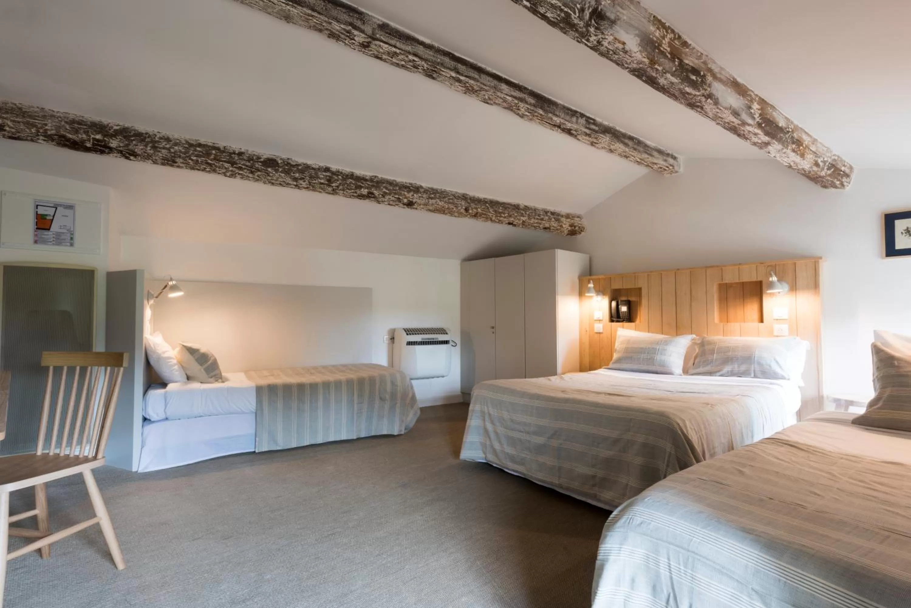 Photo of the whole room, Bed in Auberge de la Commanderie