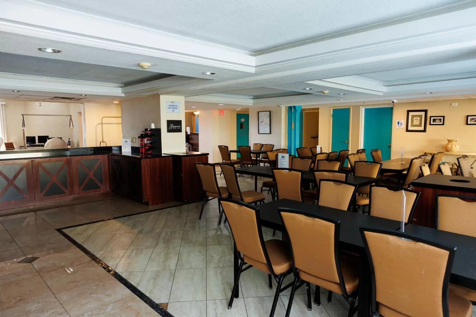 Breakfast in Garnet Inn & Suites, Orlando