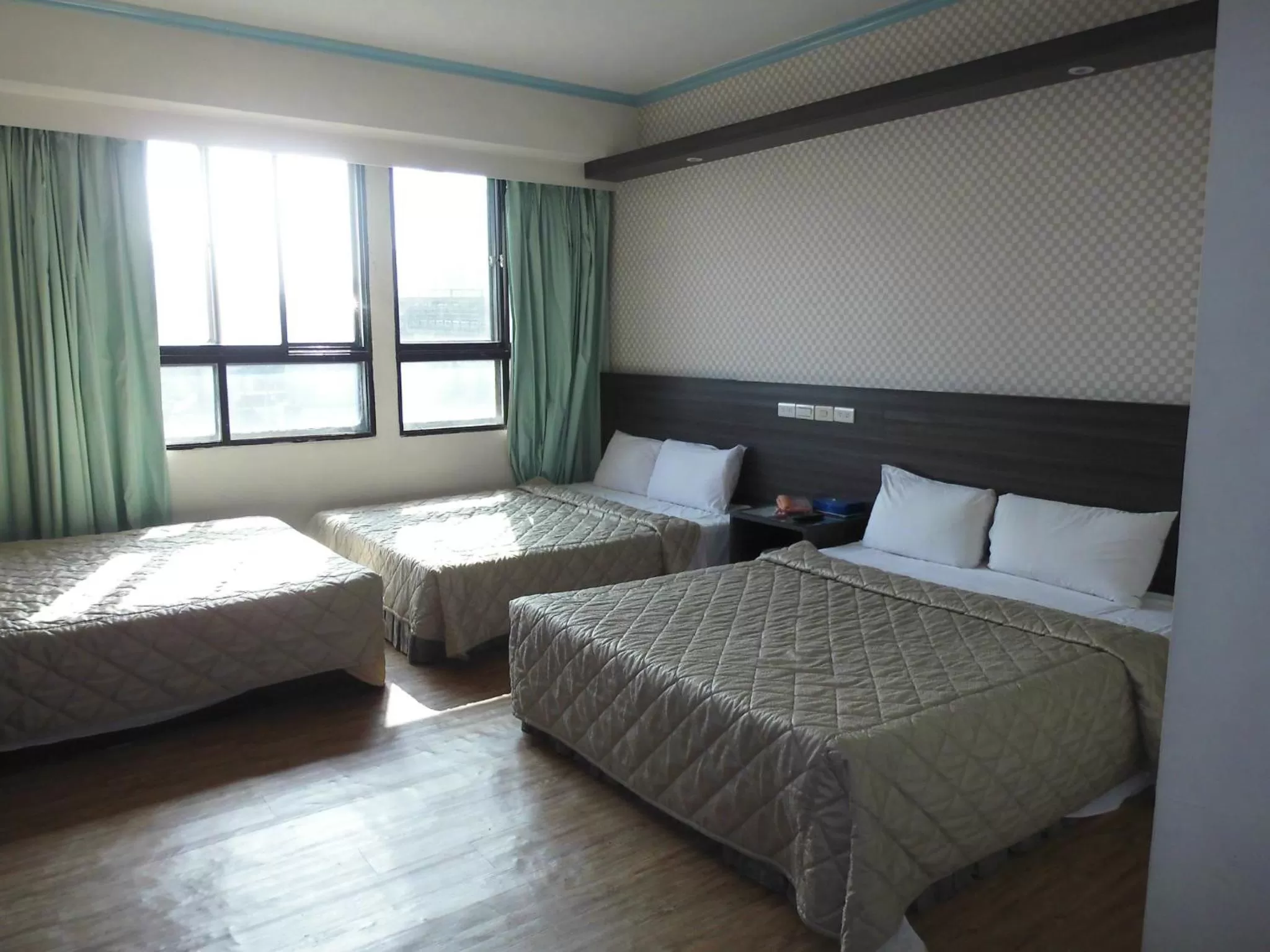 Standard Family Room (6 Adults) in Modern Plaza Hotel