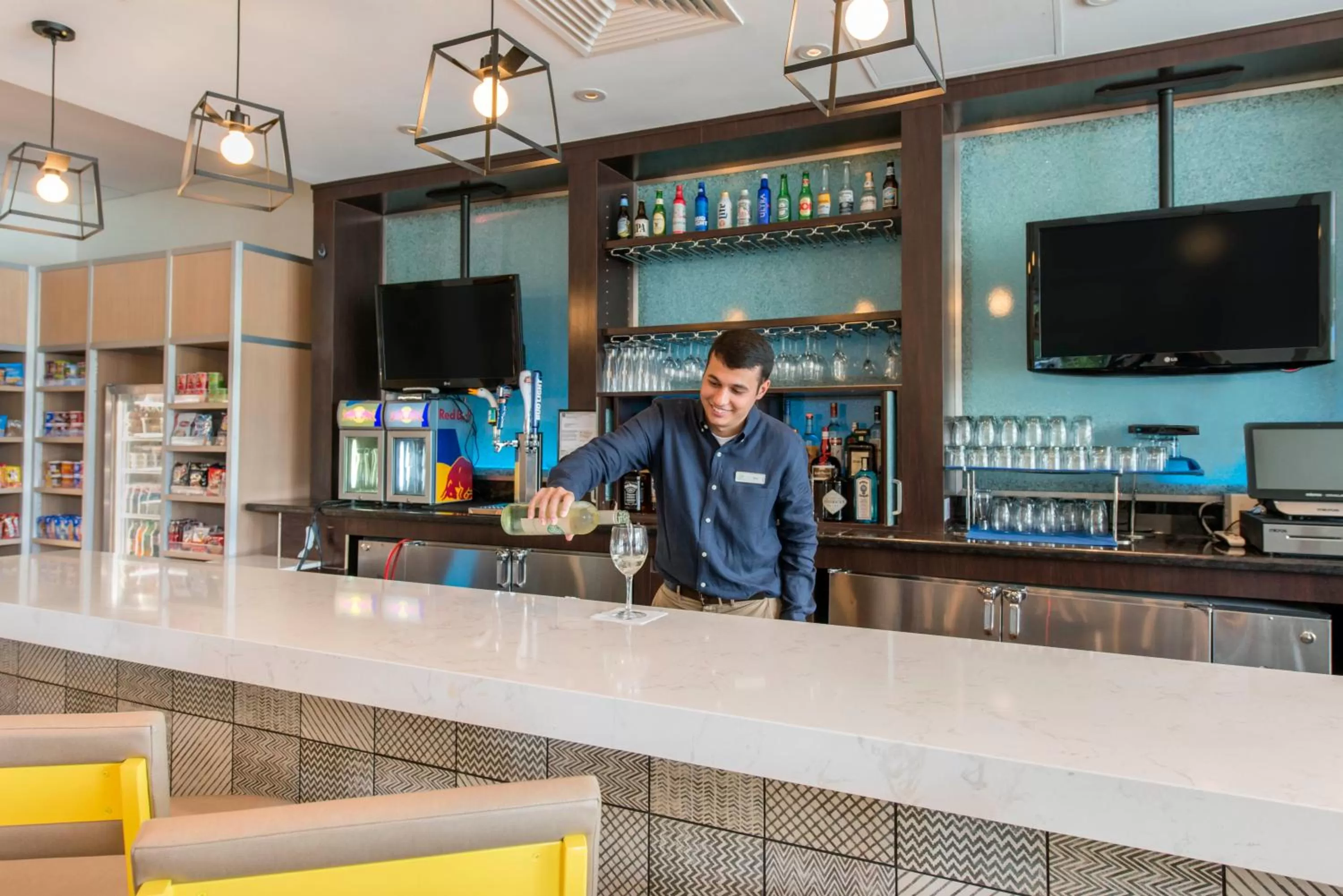 Lounge or bar in Holiday Inn Orlando – Disney Springs® Area by IHG
