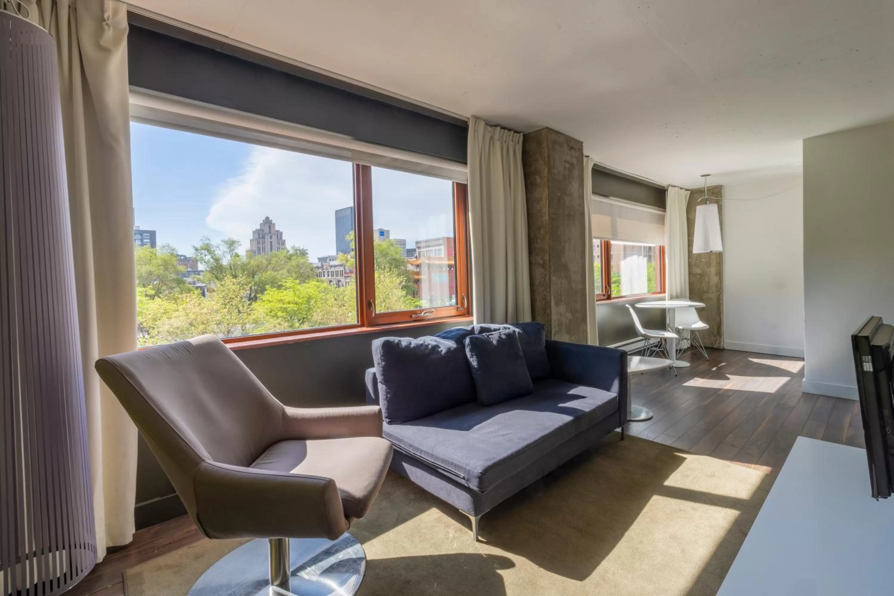 Seating area in Hotel Zero 1 Montreal