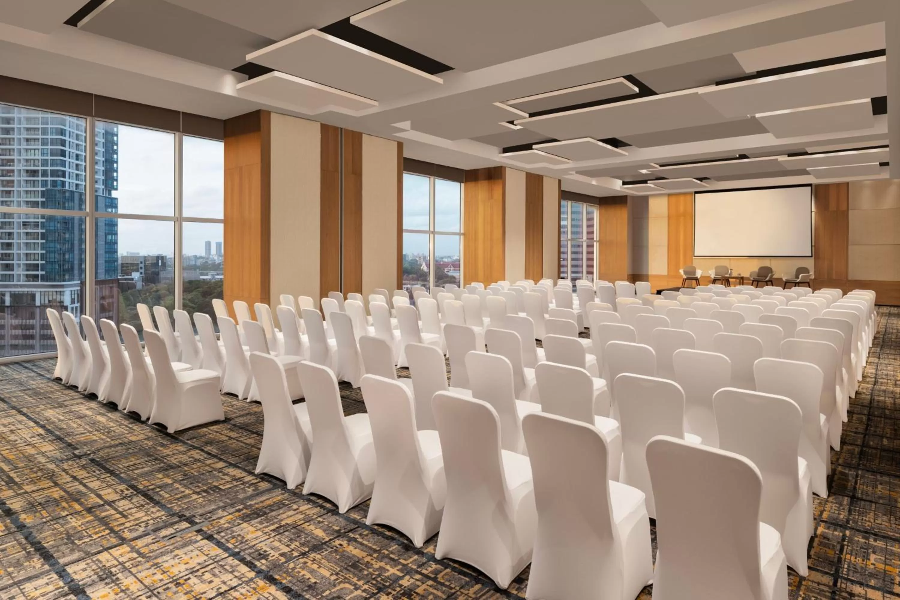 Entertainment in Courtyard by Marriott Colombo