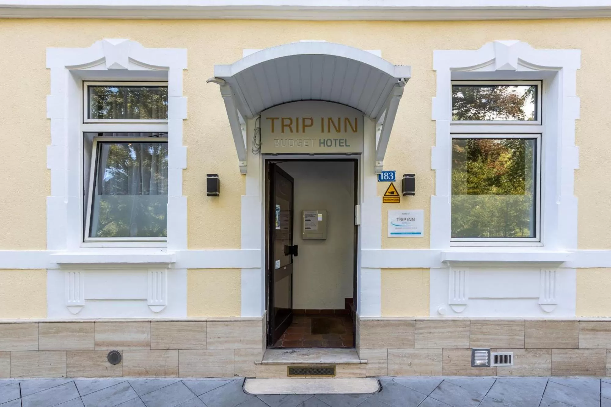 Facade/entrance in Trip Inn Budget Hotel Messe