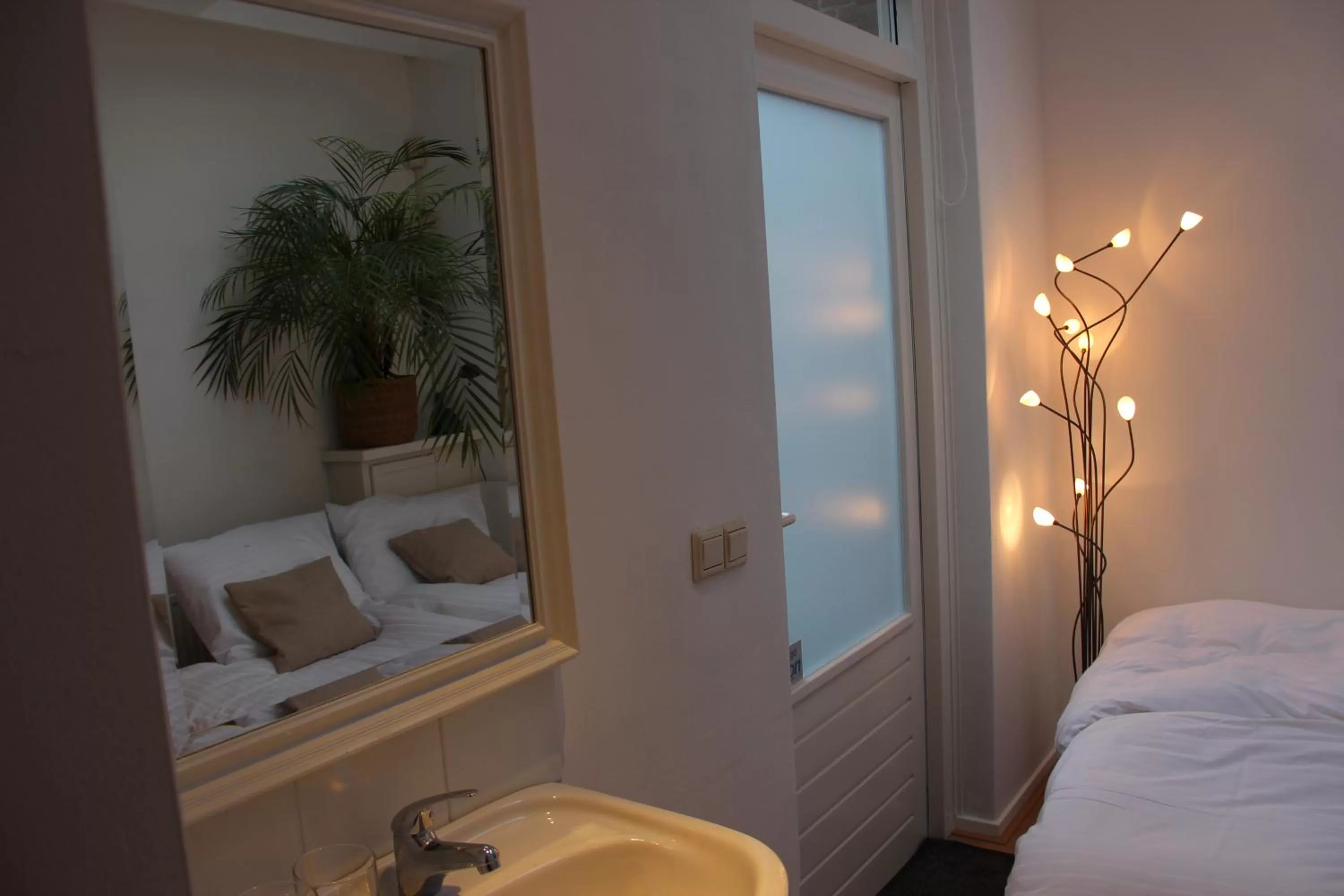 Bathroom in B&B de Dorpsdokter