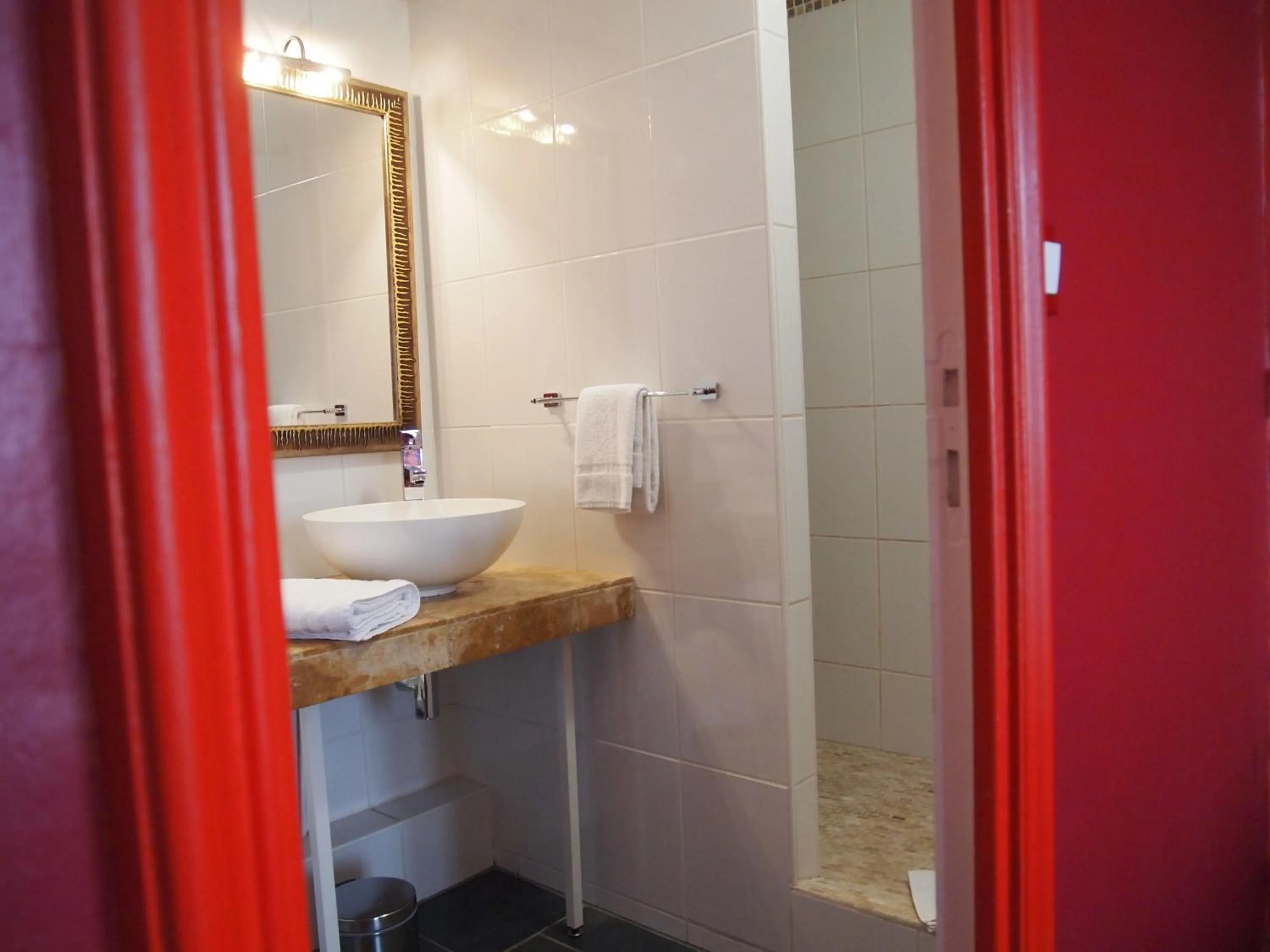 Bathroom in Hotel Colbert