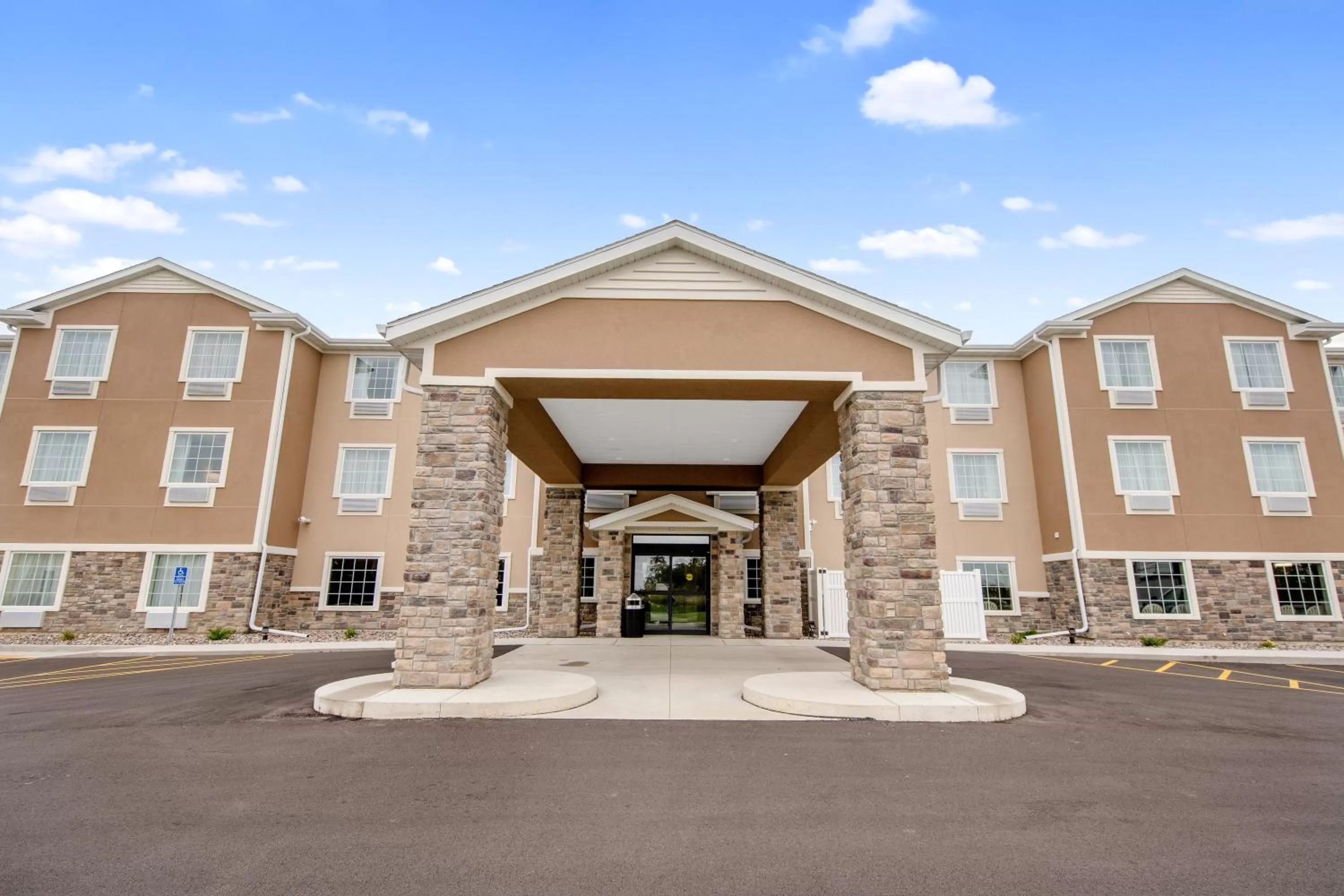 Facade/entrance in Cobblestone Hotel & Suites - Austin