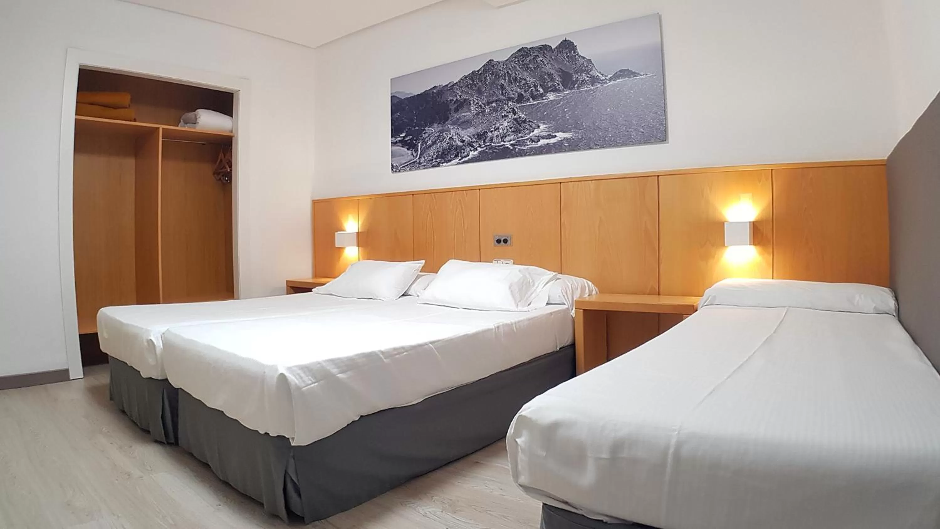 Bed in Hotel del Mar Vigo