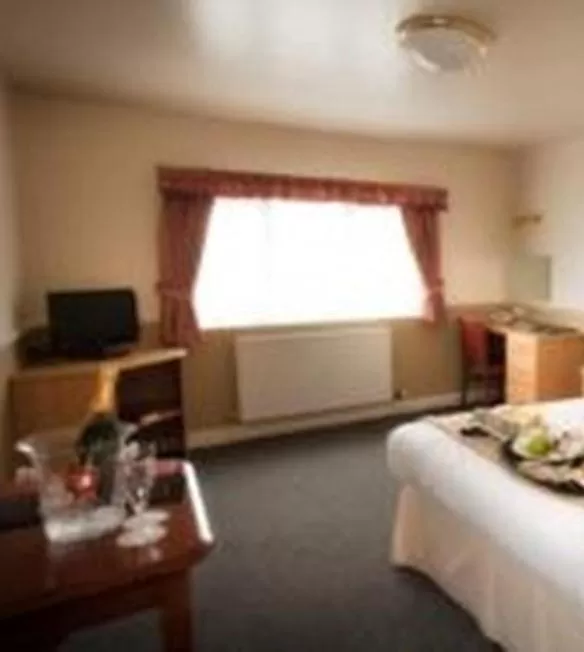 Photo of the whole room, Bed in Moreton Park Hotel