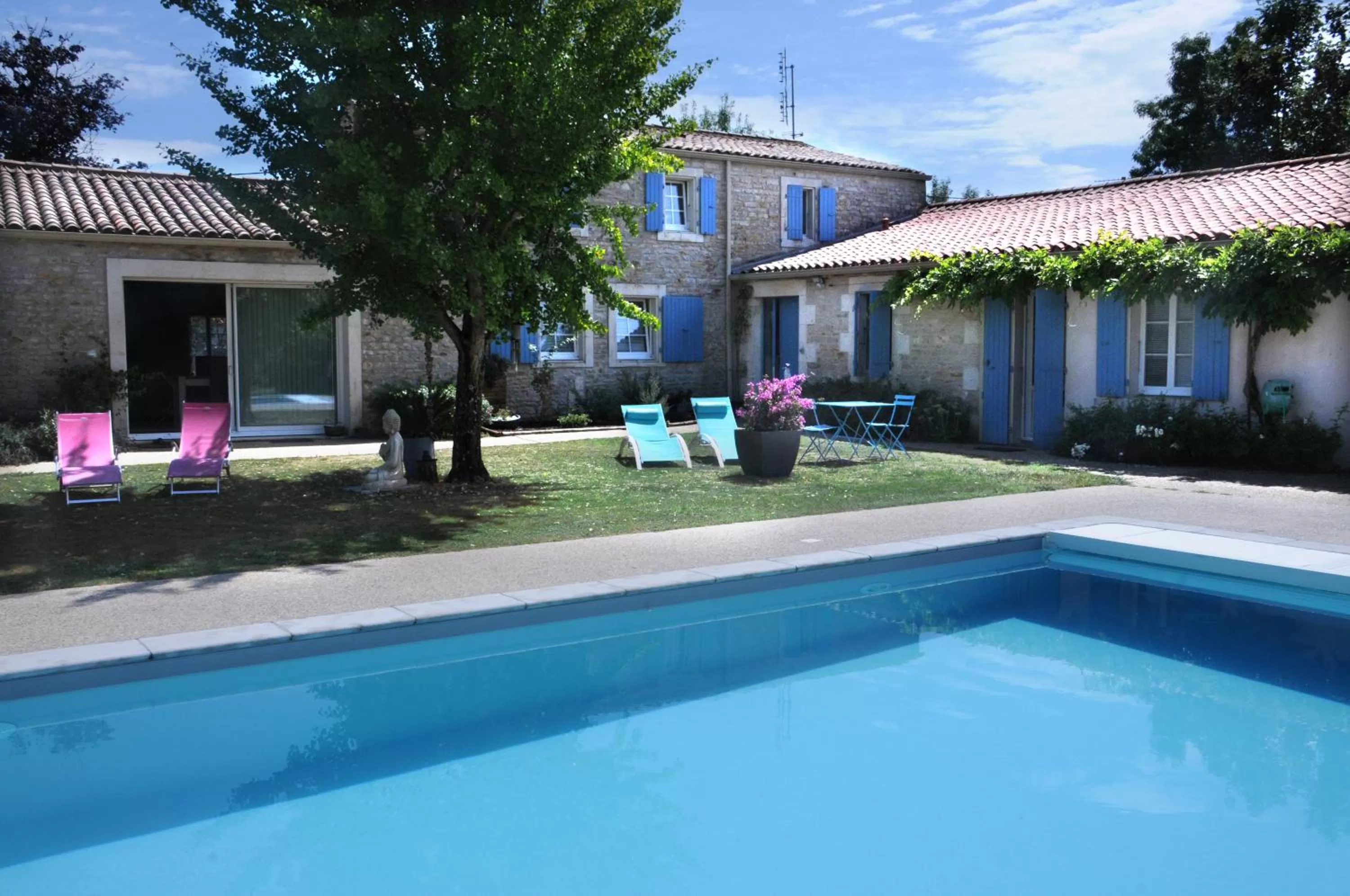 Garden, Property Building in L'instant bleu