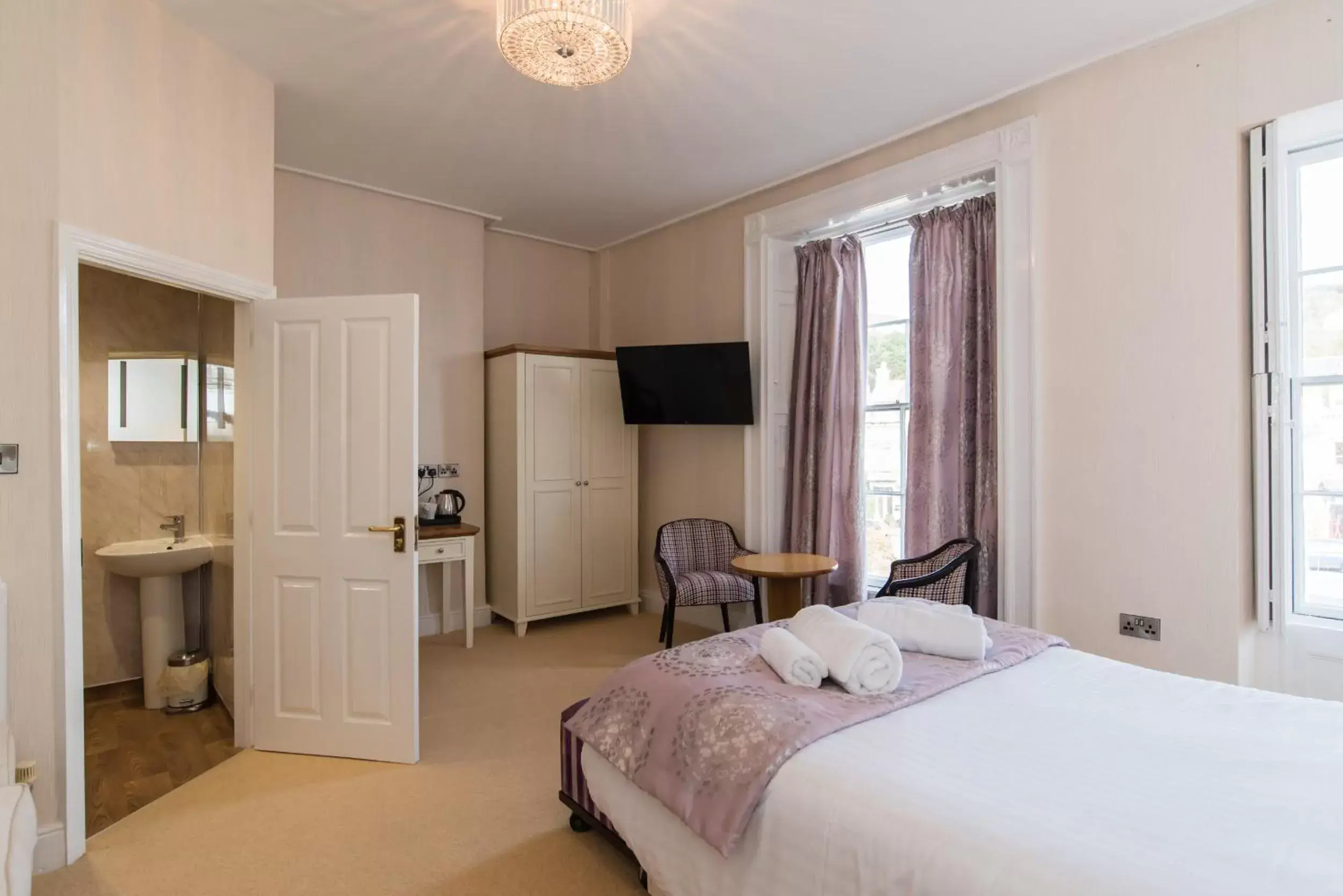 Standard Family Room in No 46 Marine Terrace Standard Family Room in No 46 Marine Terrace