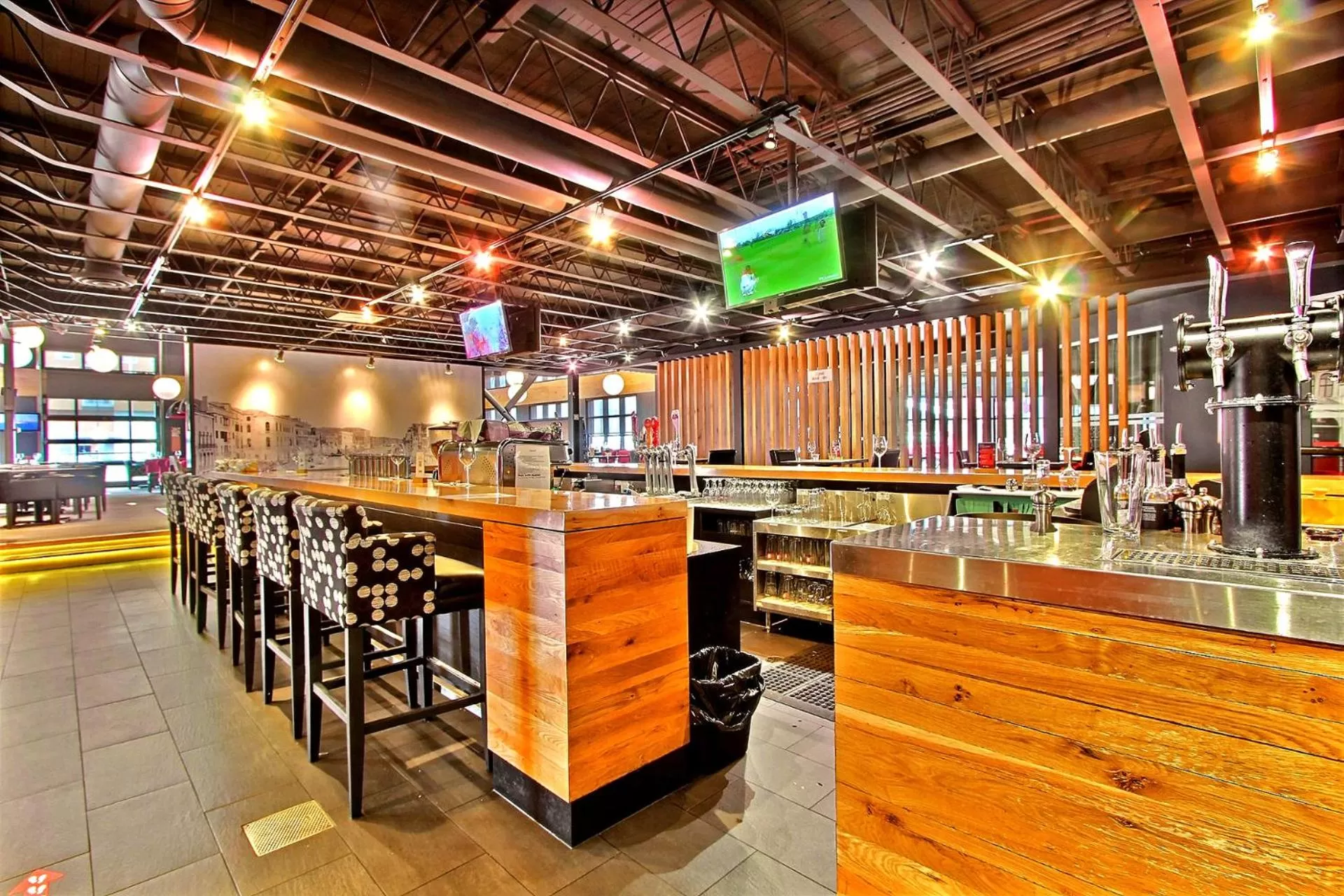 Restaurant/places to eat in Hôtel Le Navigateur