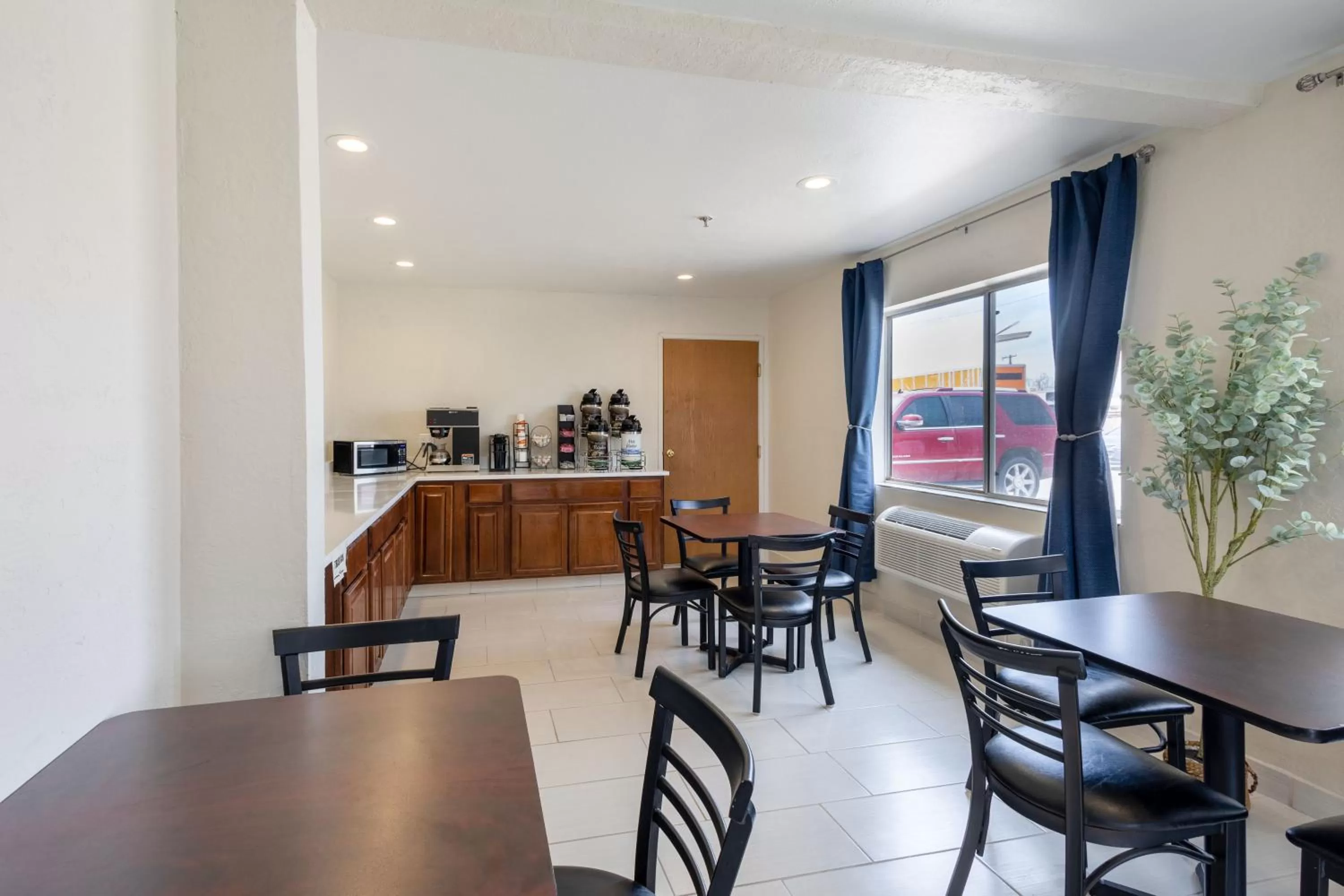 Breakfast in Quality Inn Winslow I-40